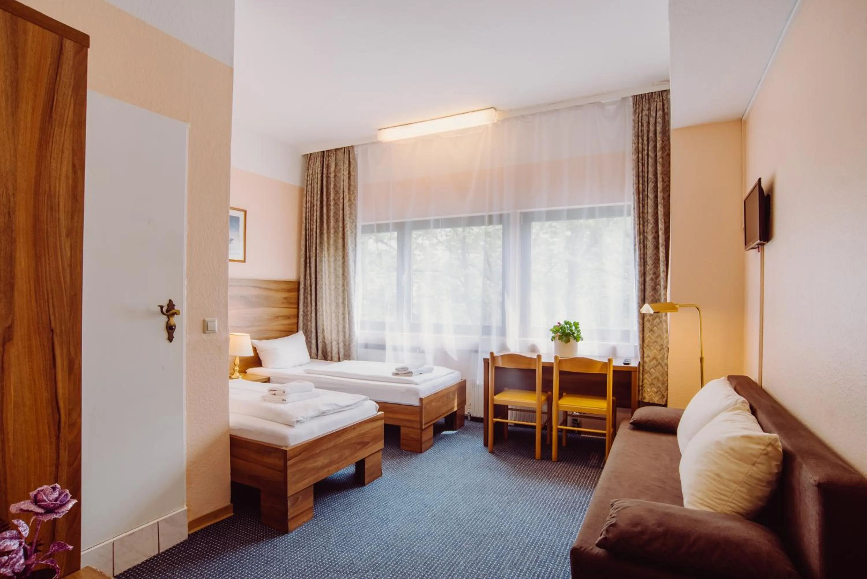 Photo of the whole room, Bed in Alper Hotel am Potsdamer Platz