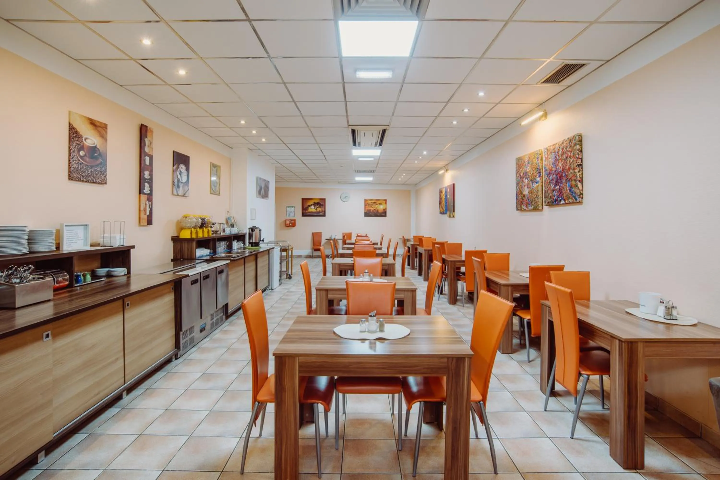 Kitchen or kitchenette in Alper Hotel am Potsdamer Platz