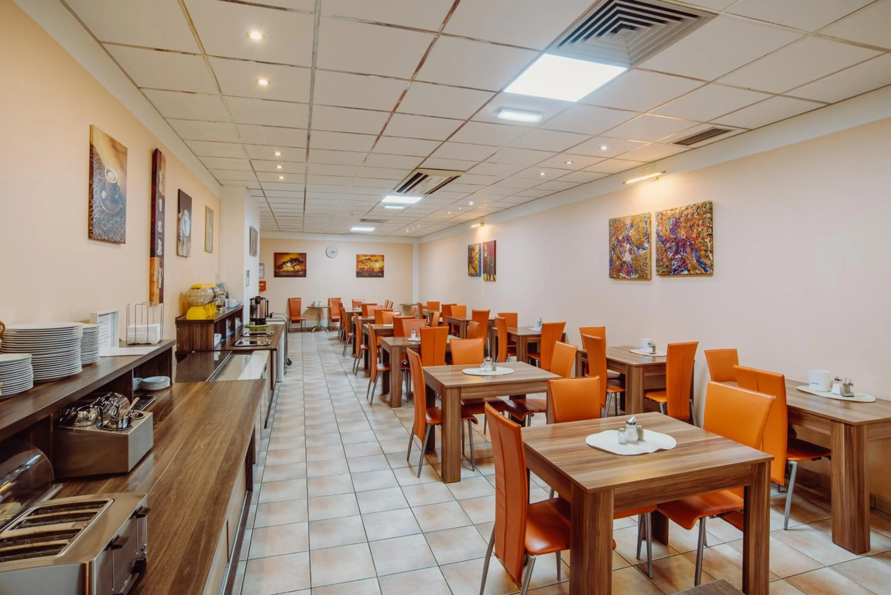 Kitchen or kitchenette in Alper Hotel am Potsdamer Platz