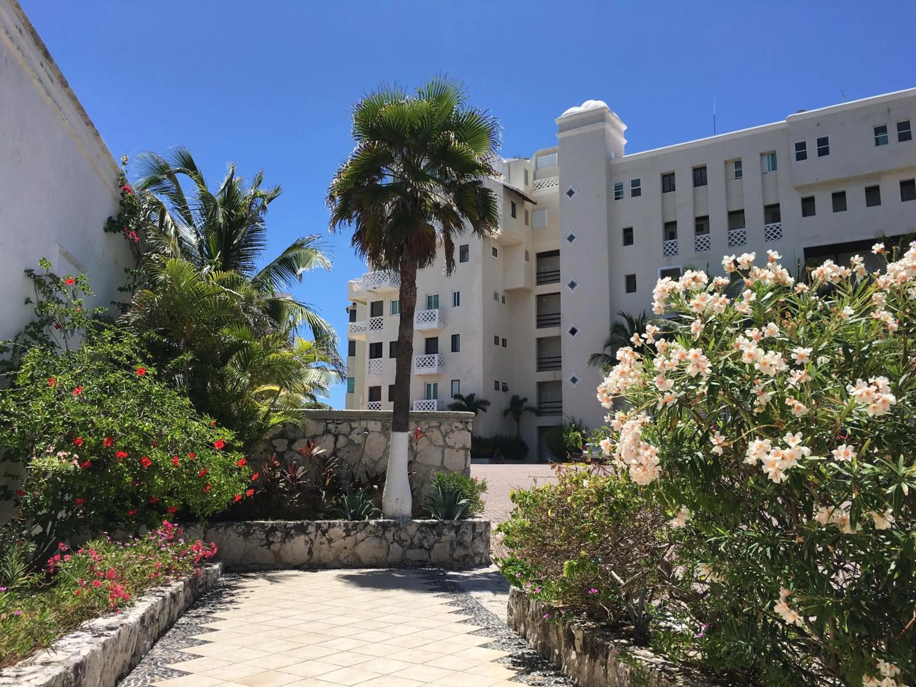 Property building in Cancun Plaza - Best Beach