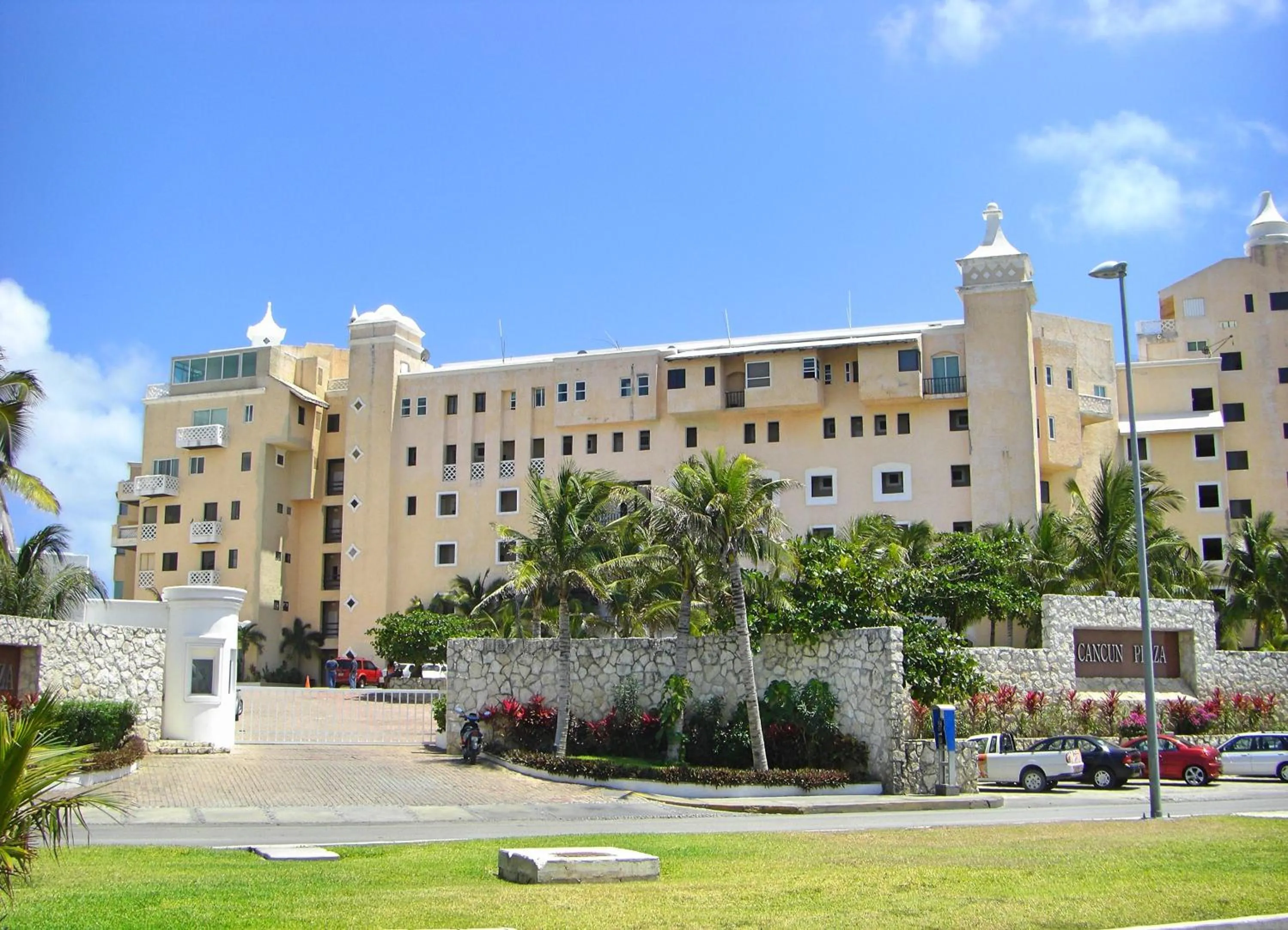 Property building in Cancun Plaza - Best Beach