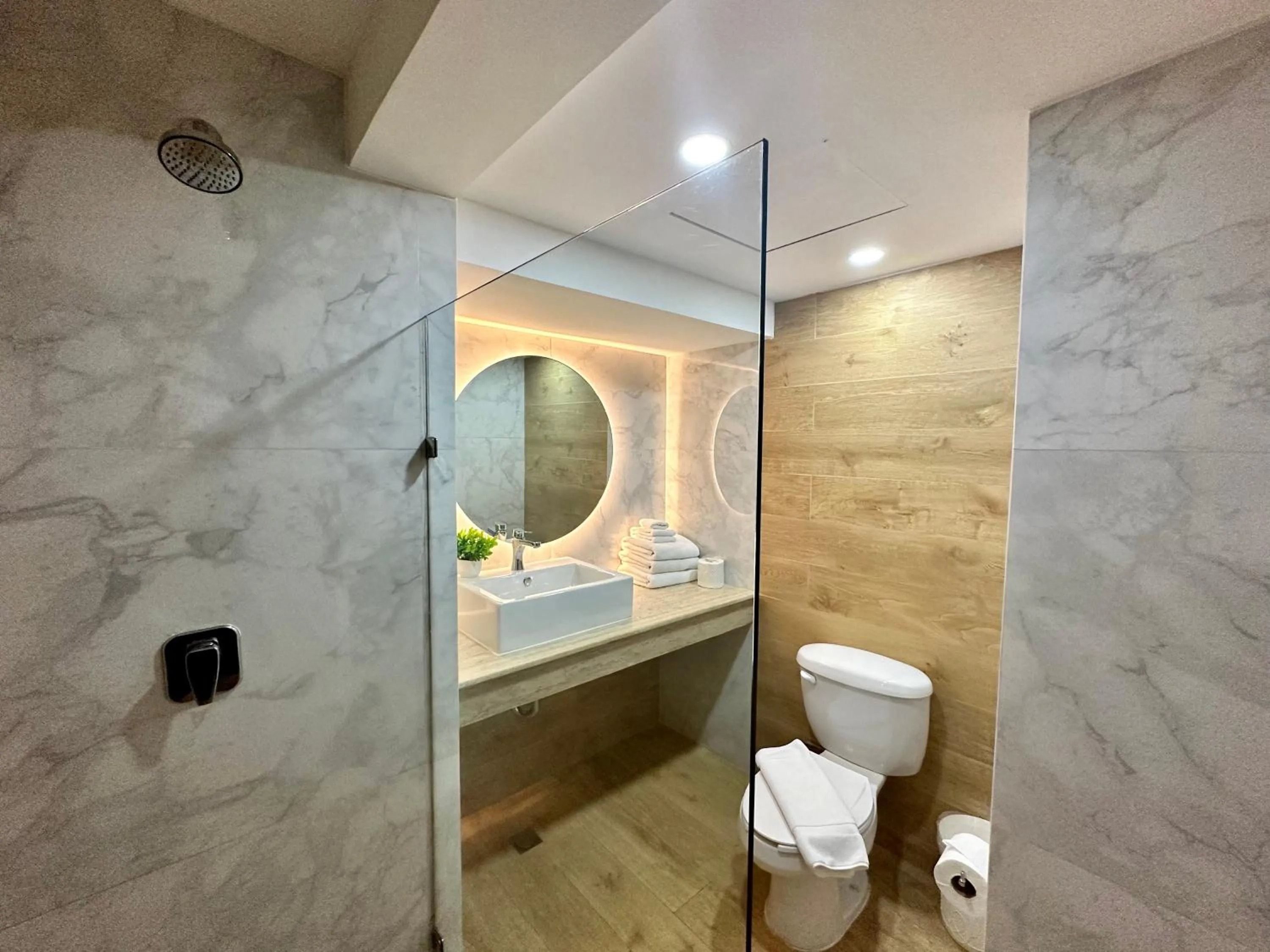 Shower in Cancun Plaza - Best Beach