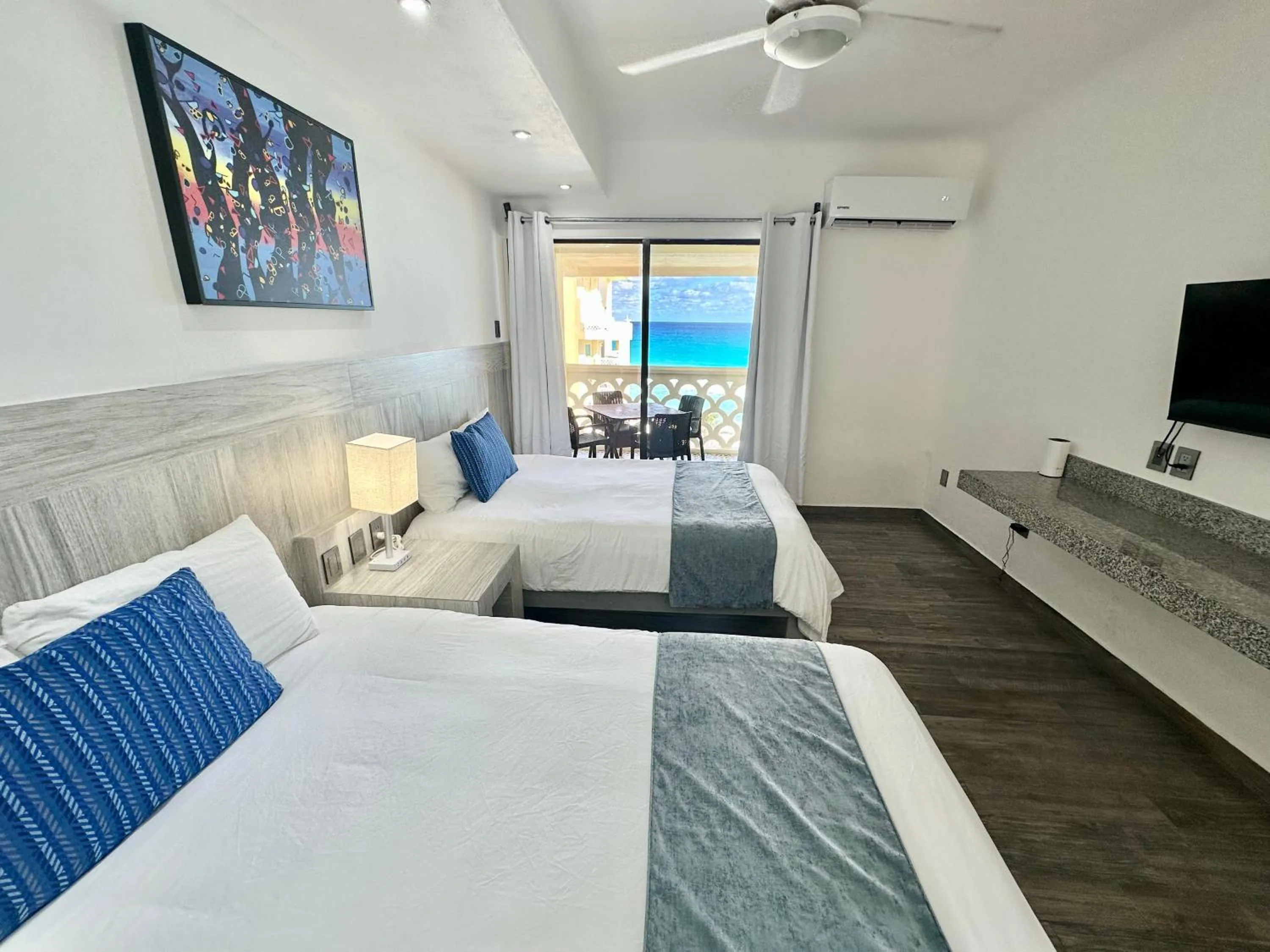 Bedroom, Bed in Cancun Plaza - Best Beach