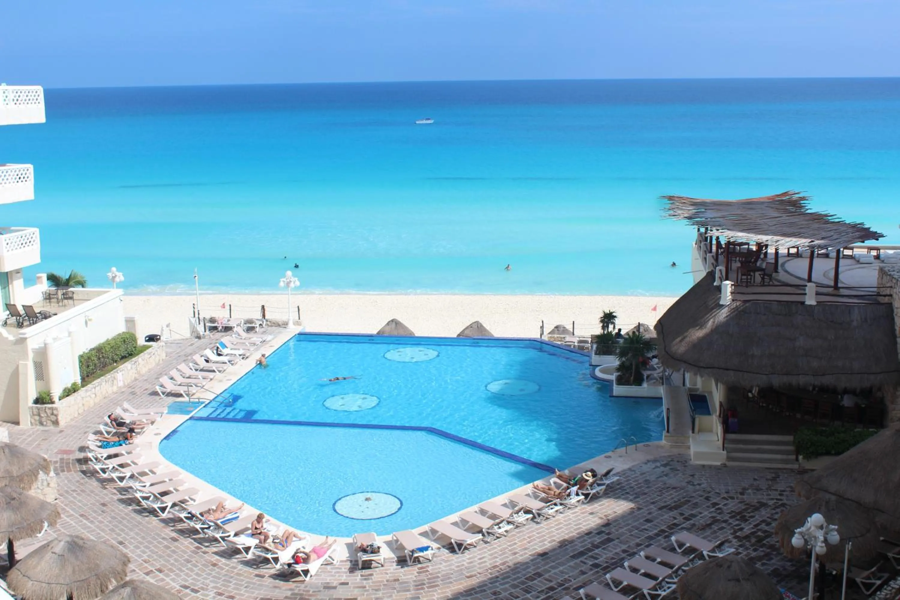 Pool view in Cancun Plaza - Best Beach