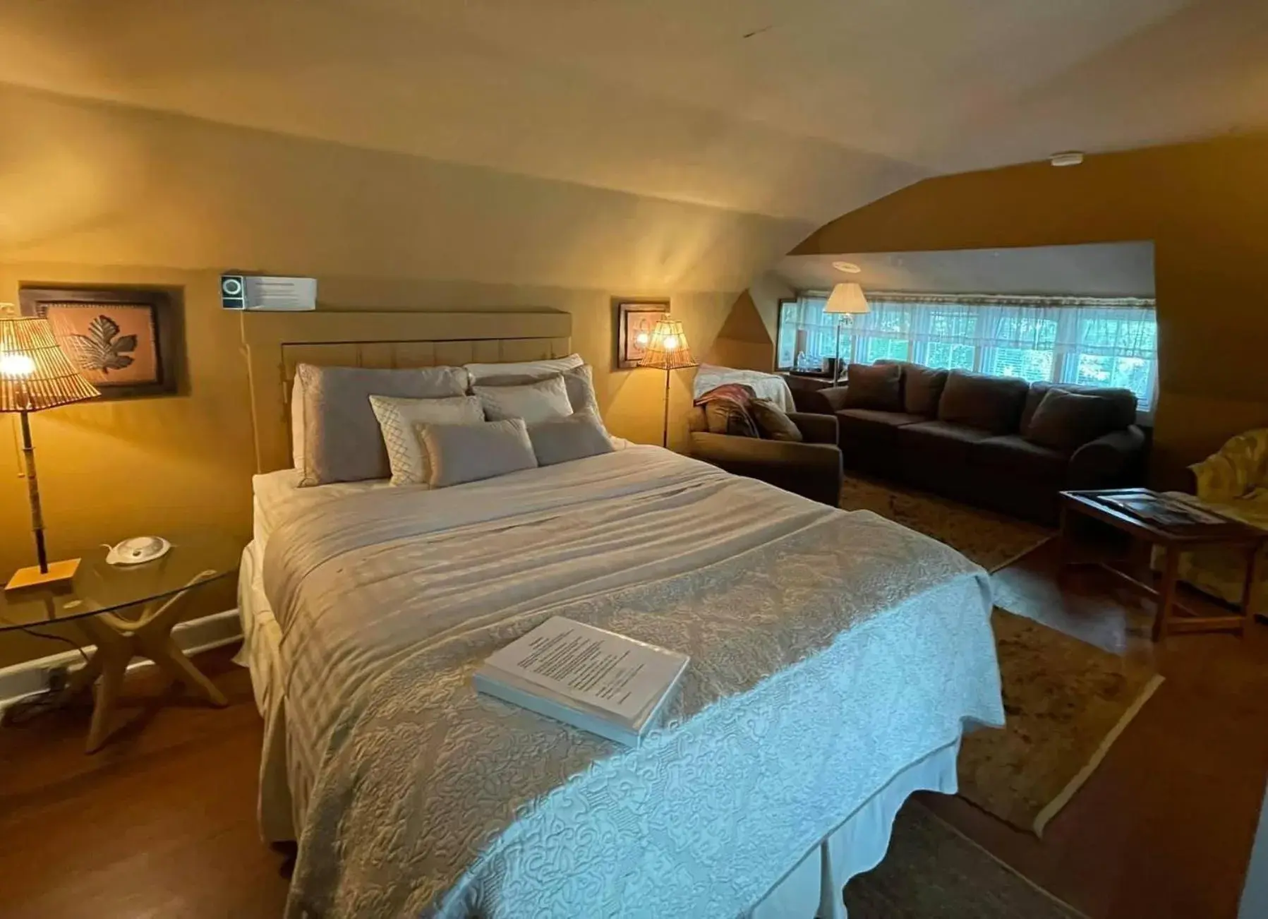 Queen Studio with Sofa Bed in Longacre of Appomattox Queen Studio with Sofa Bed in Longacre of Appomattox