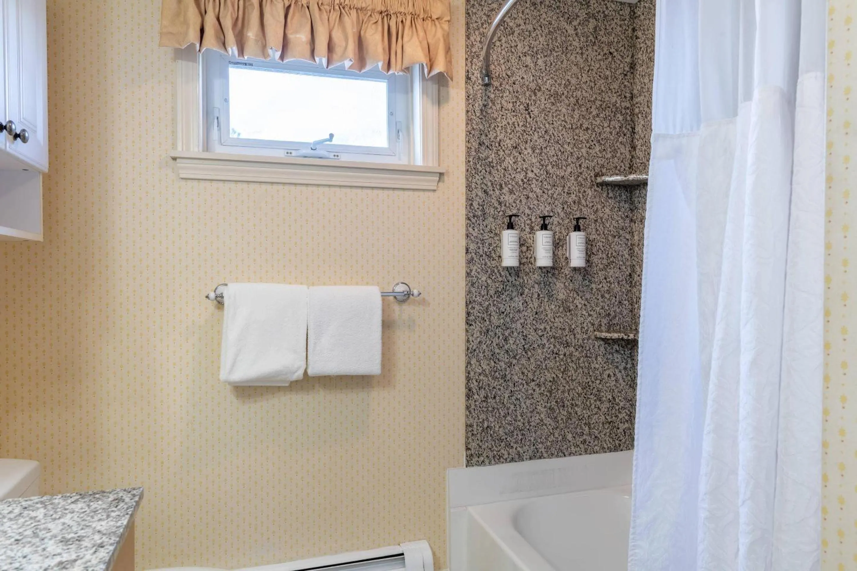 Bedroom in Port Inn and Suites Portsmouth, an Ascend Collection Hotel