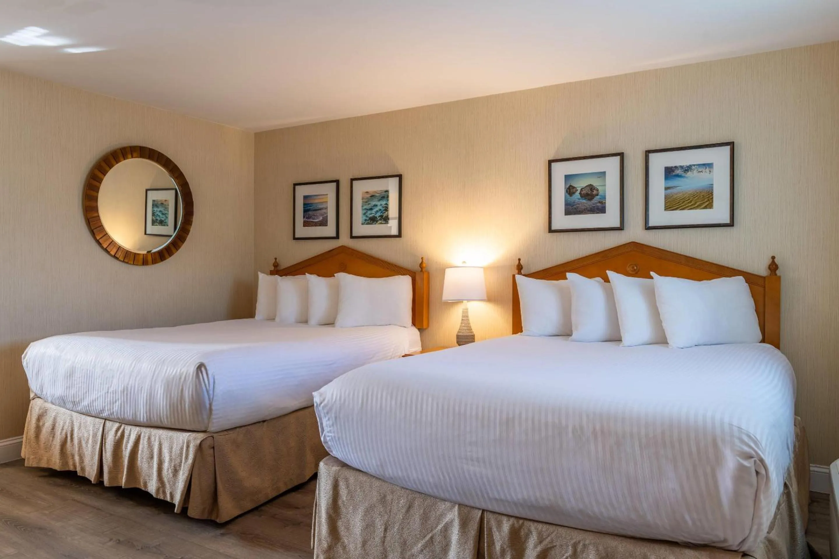 Bedroom, Bed in Port Inn and Suites Portsmouth, an Ascend Collection Hotel