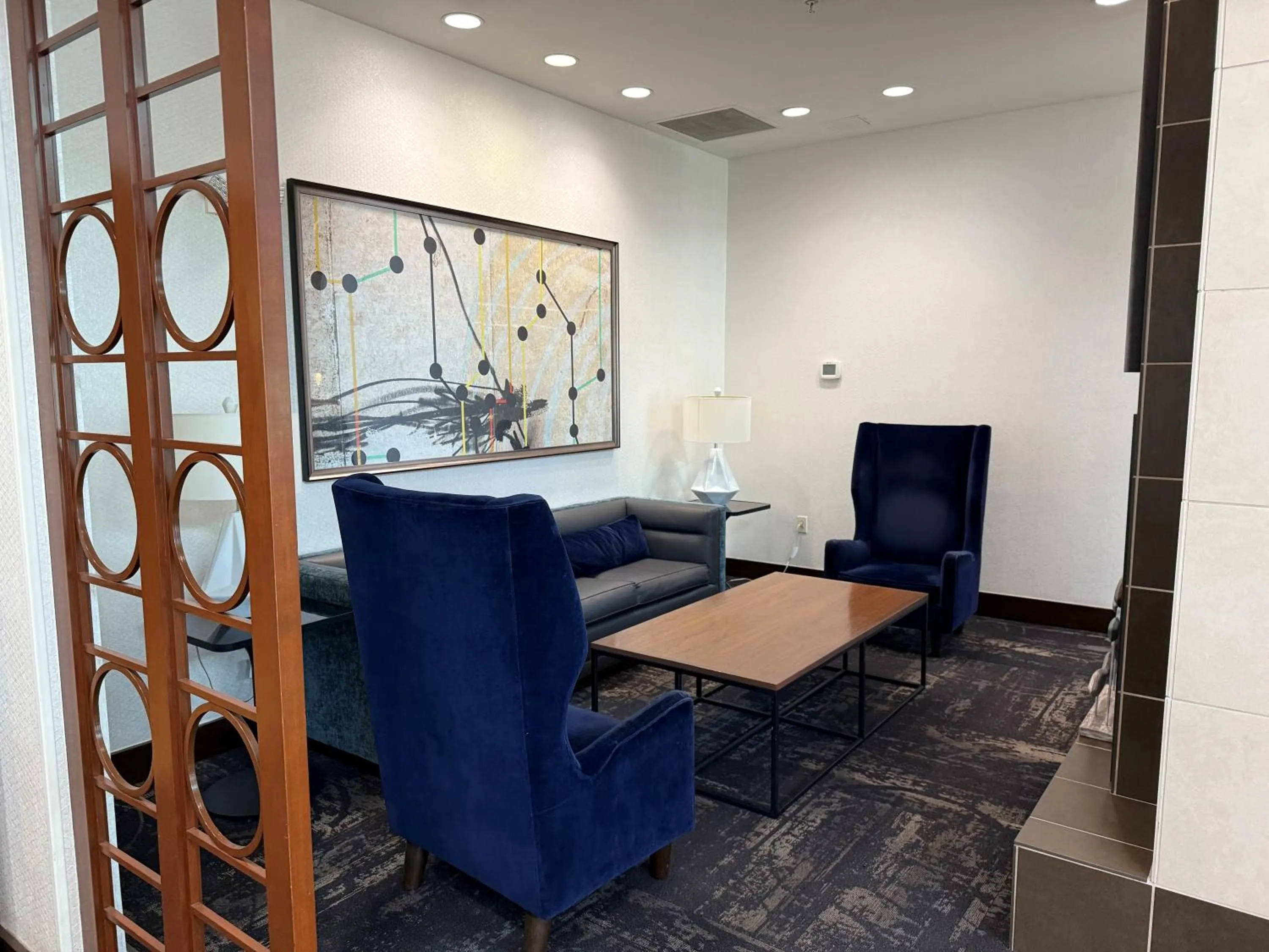 Seating area in Hyatt Place Fort Myers at the Forum