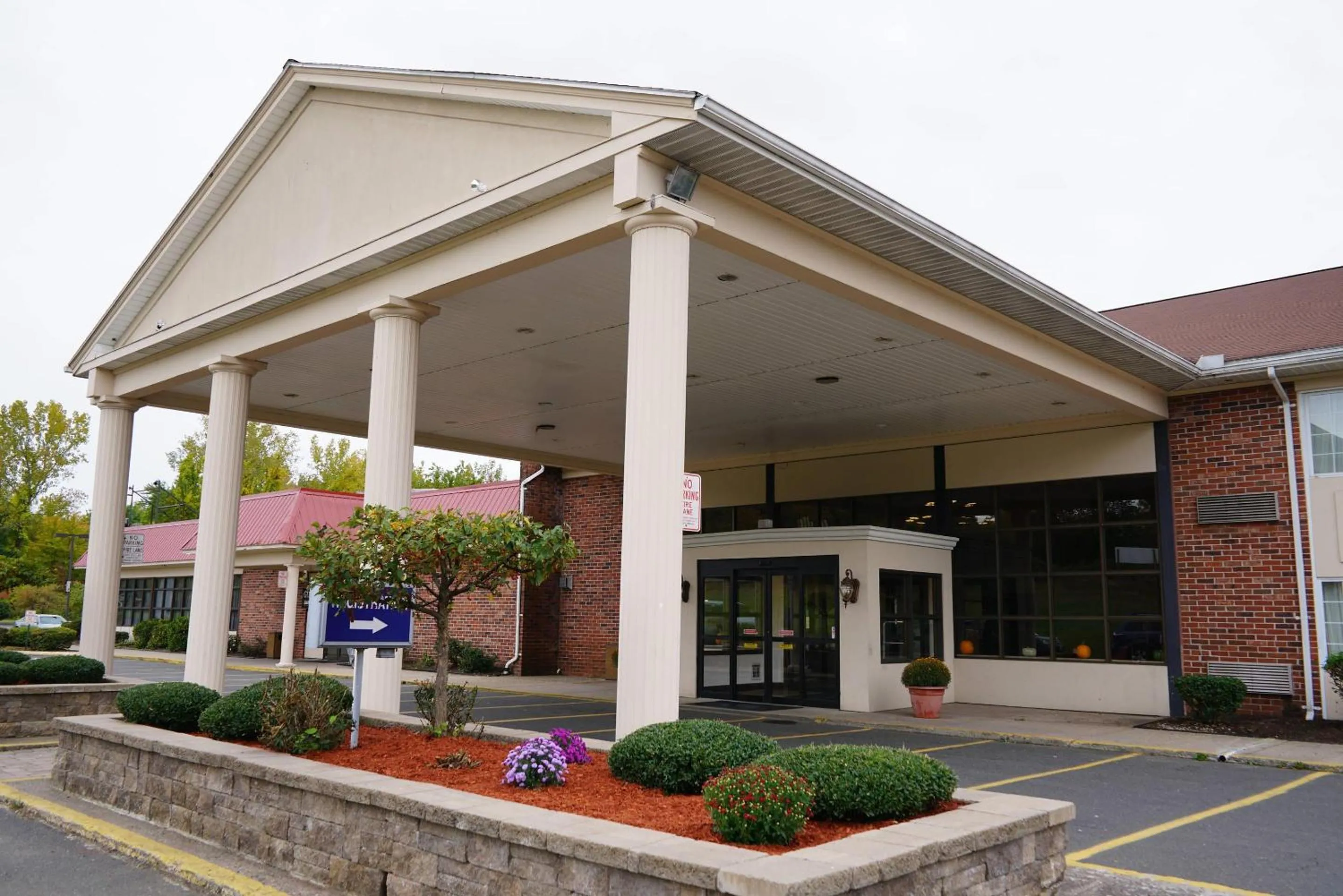 Property building in Rodeway Inn & Suites East Windsor