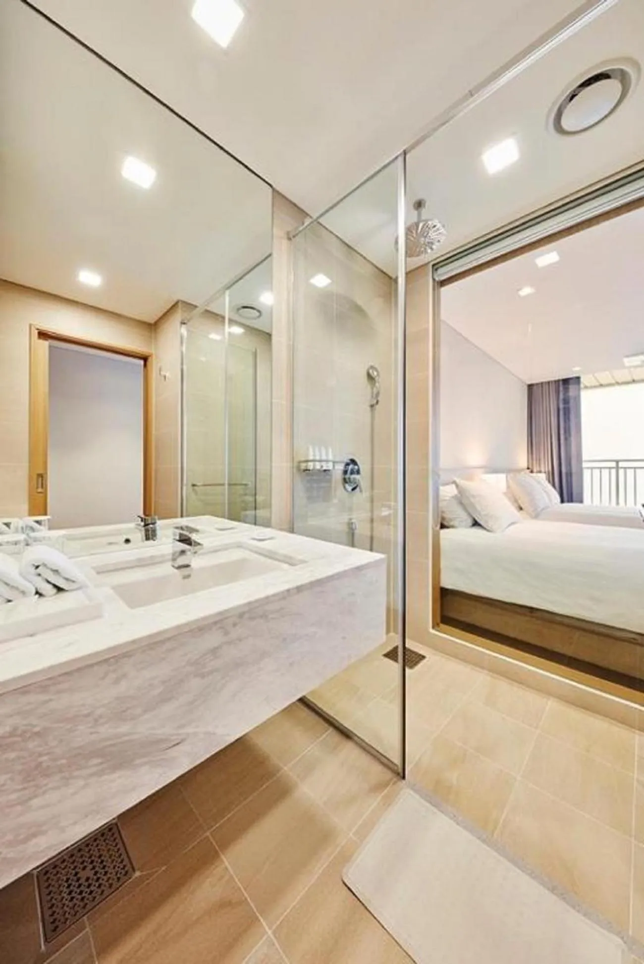 Bathroom, Bed in Skybay Hotel Gyeongpo