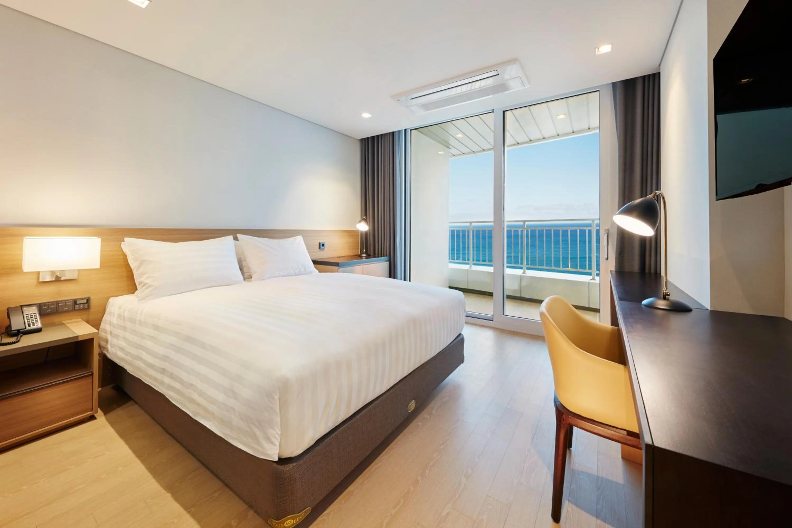 Photo of the whole room, Bed in Skybay Hotel Gyeongpo