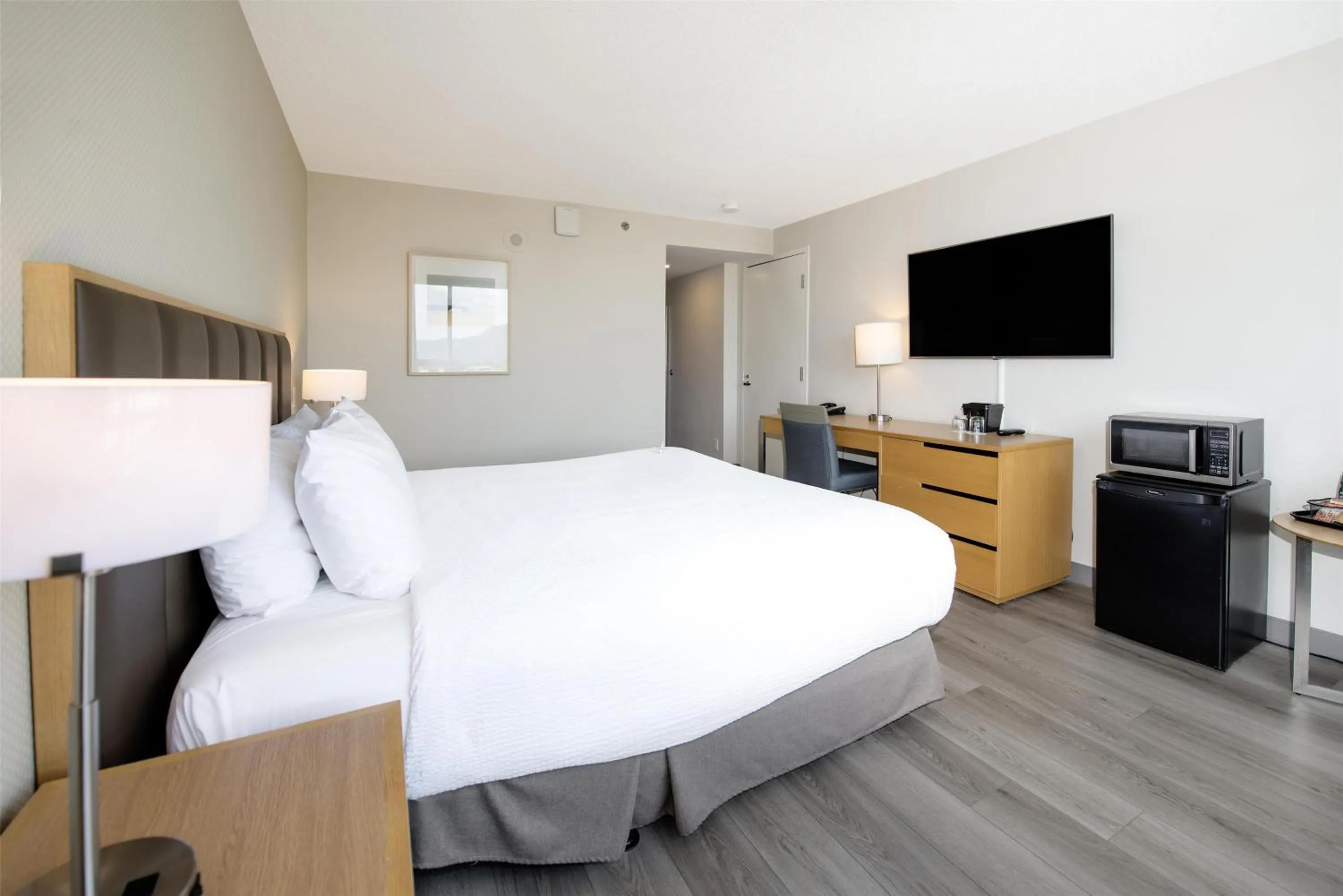 Bedroom, Bed in Coast Chilliwack Hotel by APA