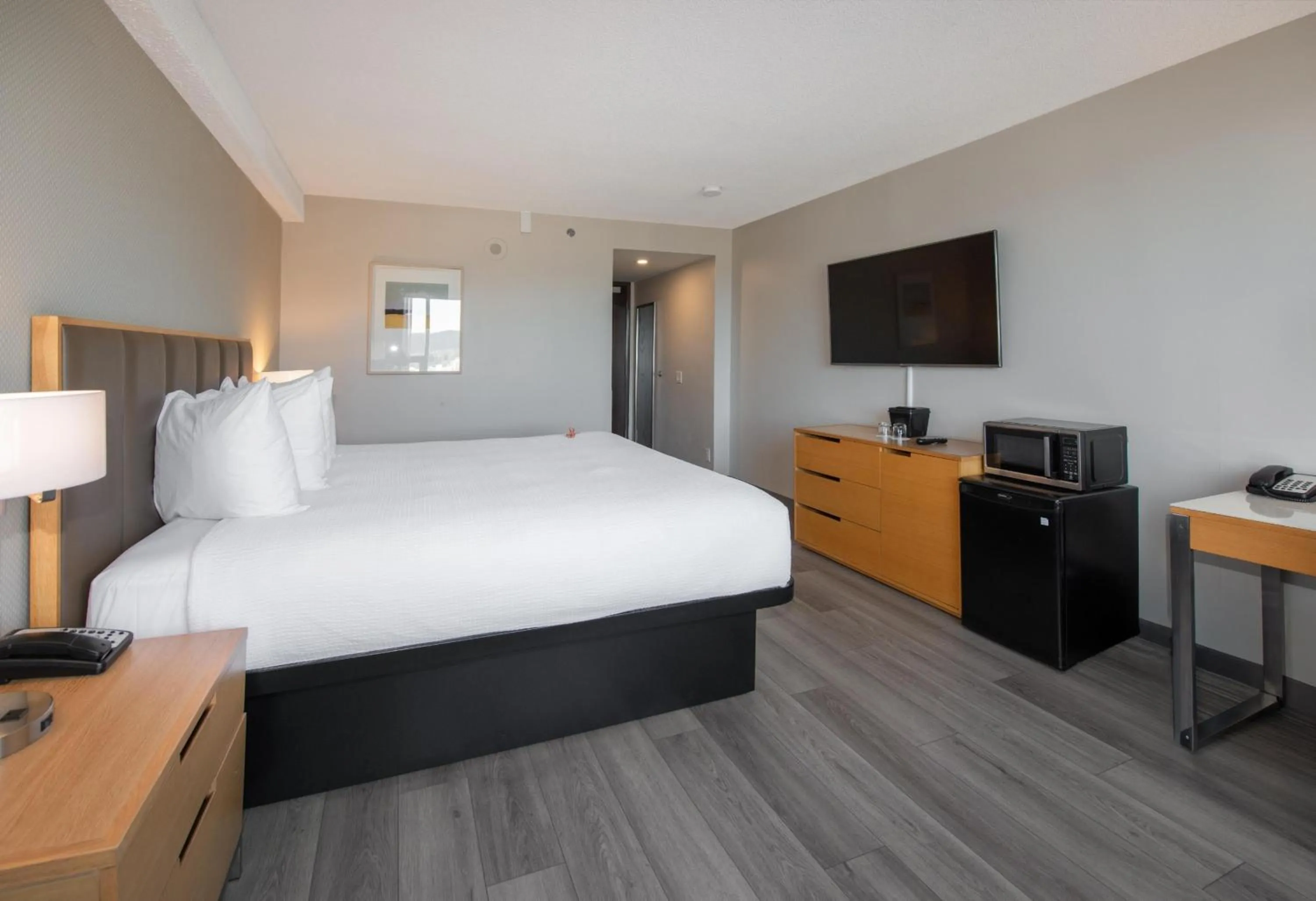 Bedroom, Bed in Coast Chilliwack Hotel by APA