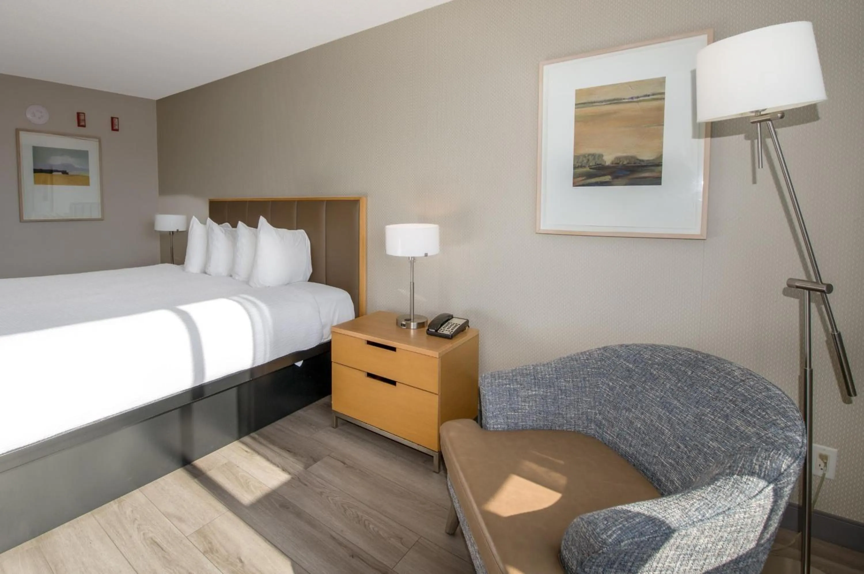 Bedroom, Bed in Coast Chilliwack Hotel by APA