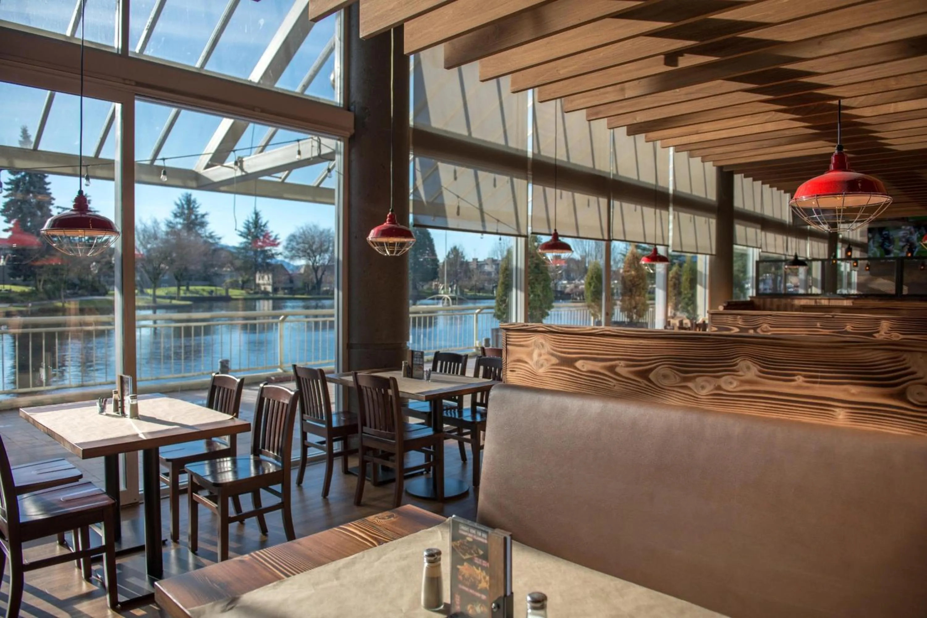 Restaurant/places to eat in Coast Chilliwack Hotel by APA