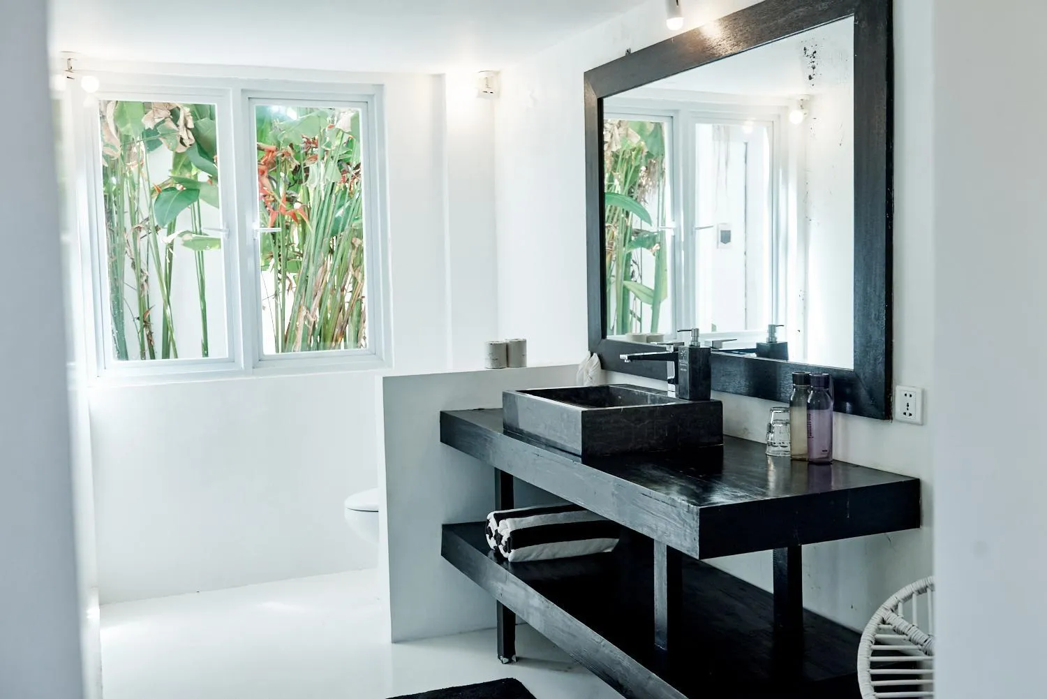 Toilet in White Palm Hotel Uluwatu Bali