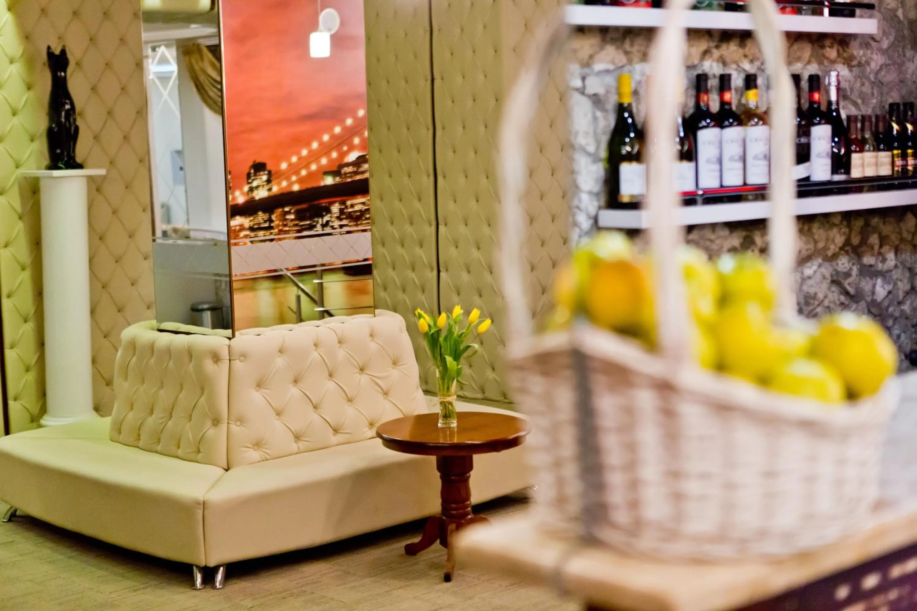 Communal lounge/ TV room in Hotel Olsi