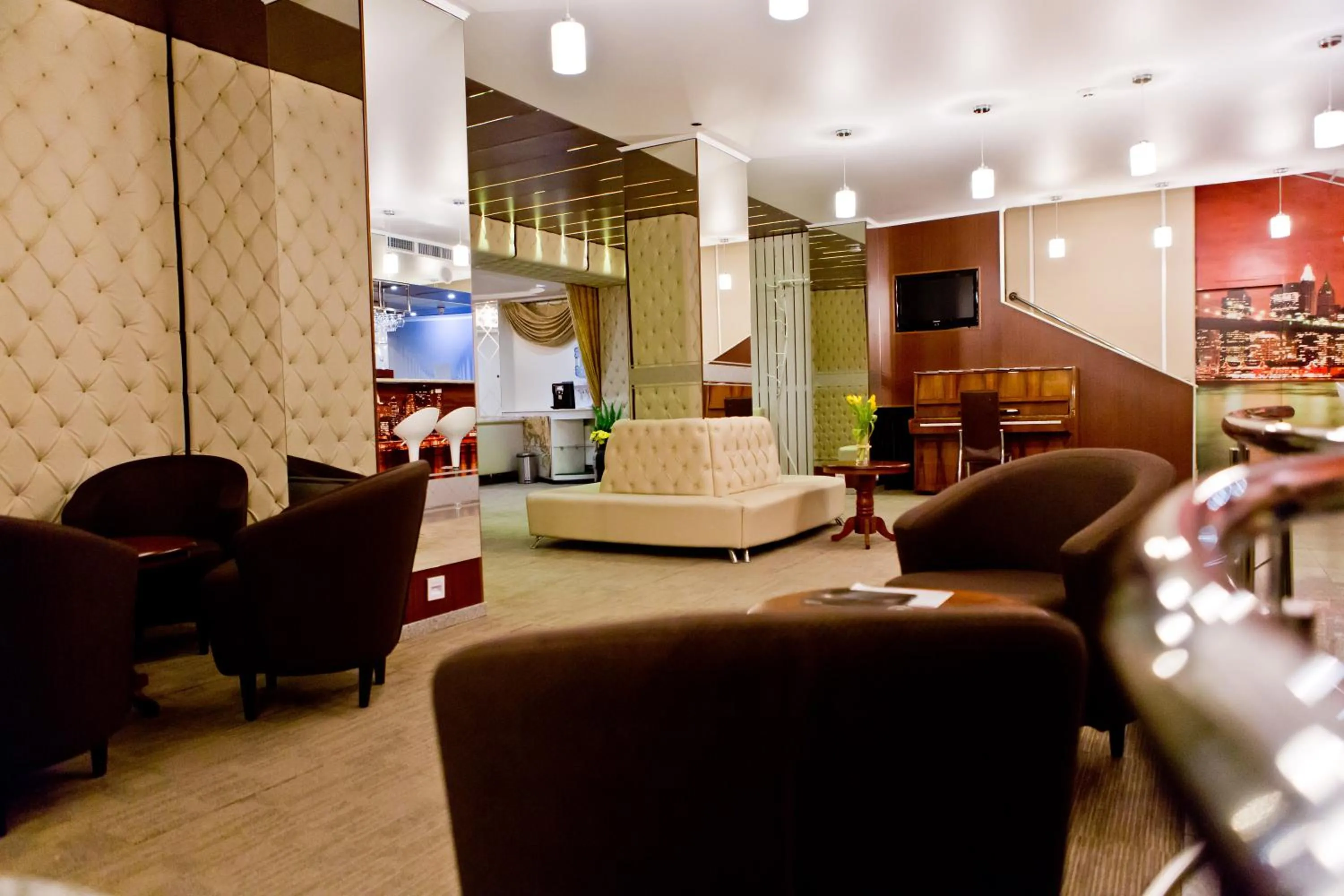 Communal lounge/ TV room in Hotel Olsi