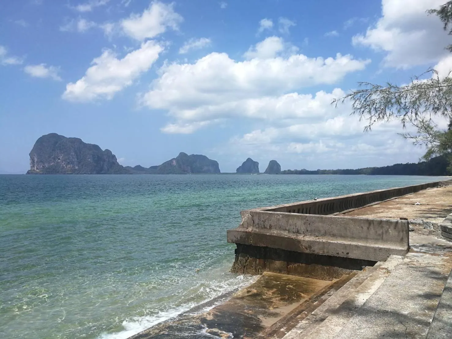Beach in Blue Shore Cottage