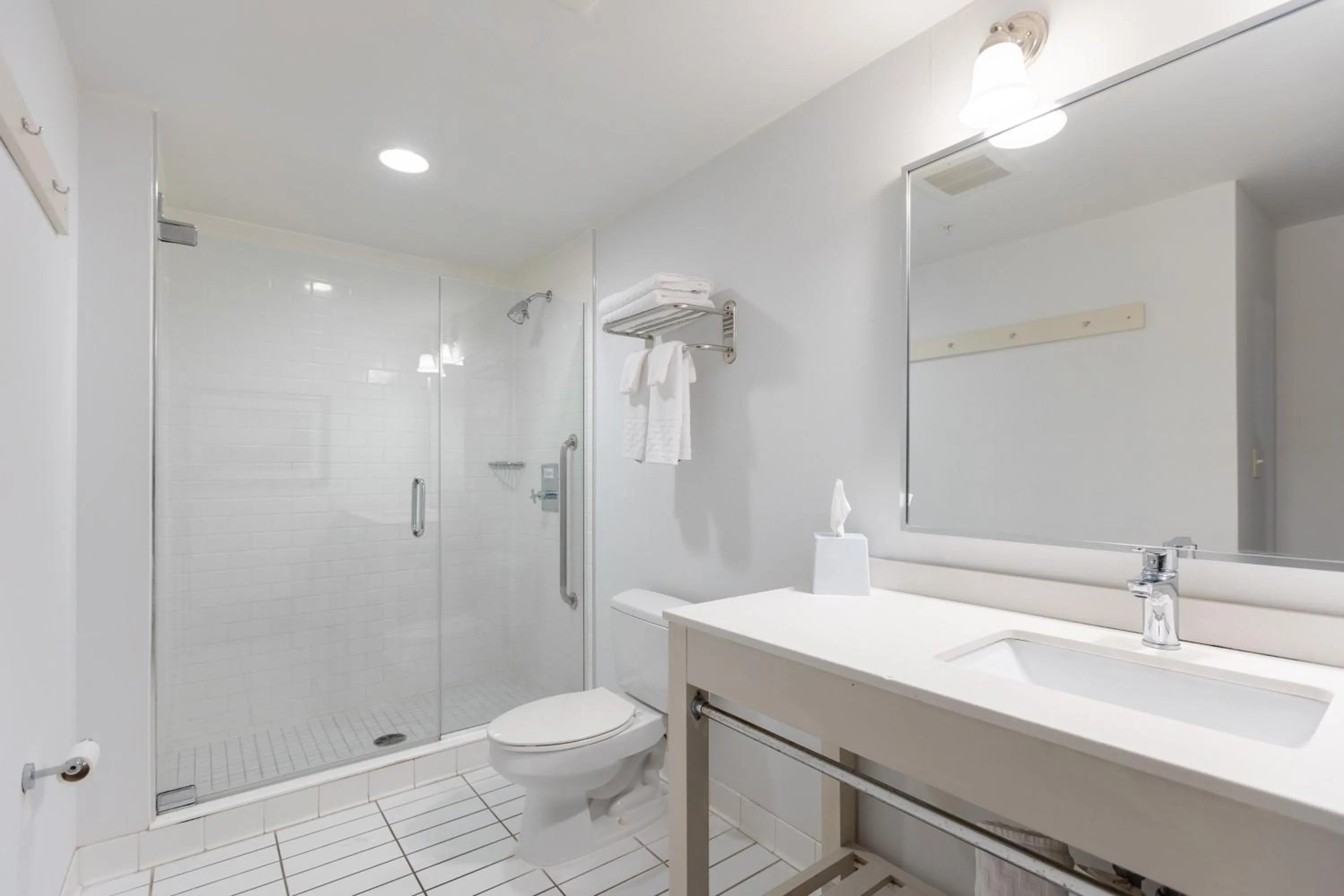 Bathroom in Niagara Riverside Resort; BW Premier Collection