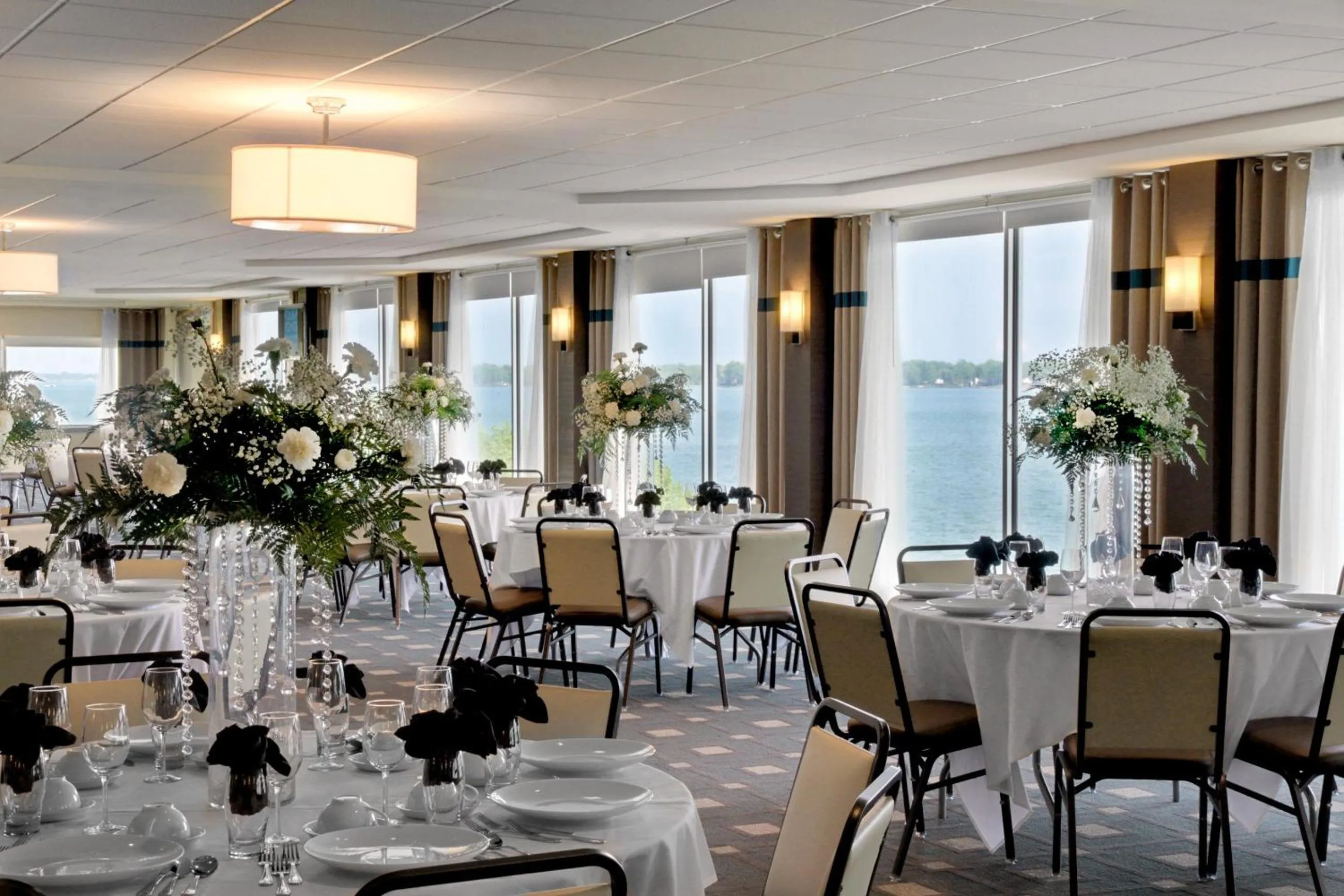 Meeting/conference room in Niagara Riverside Resort; BW Premier Collection