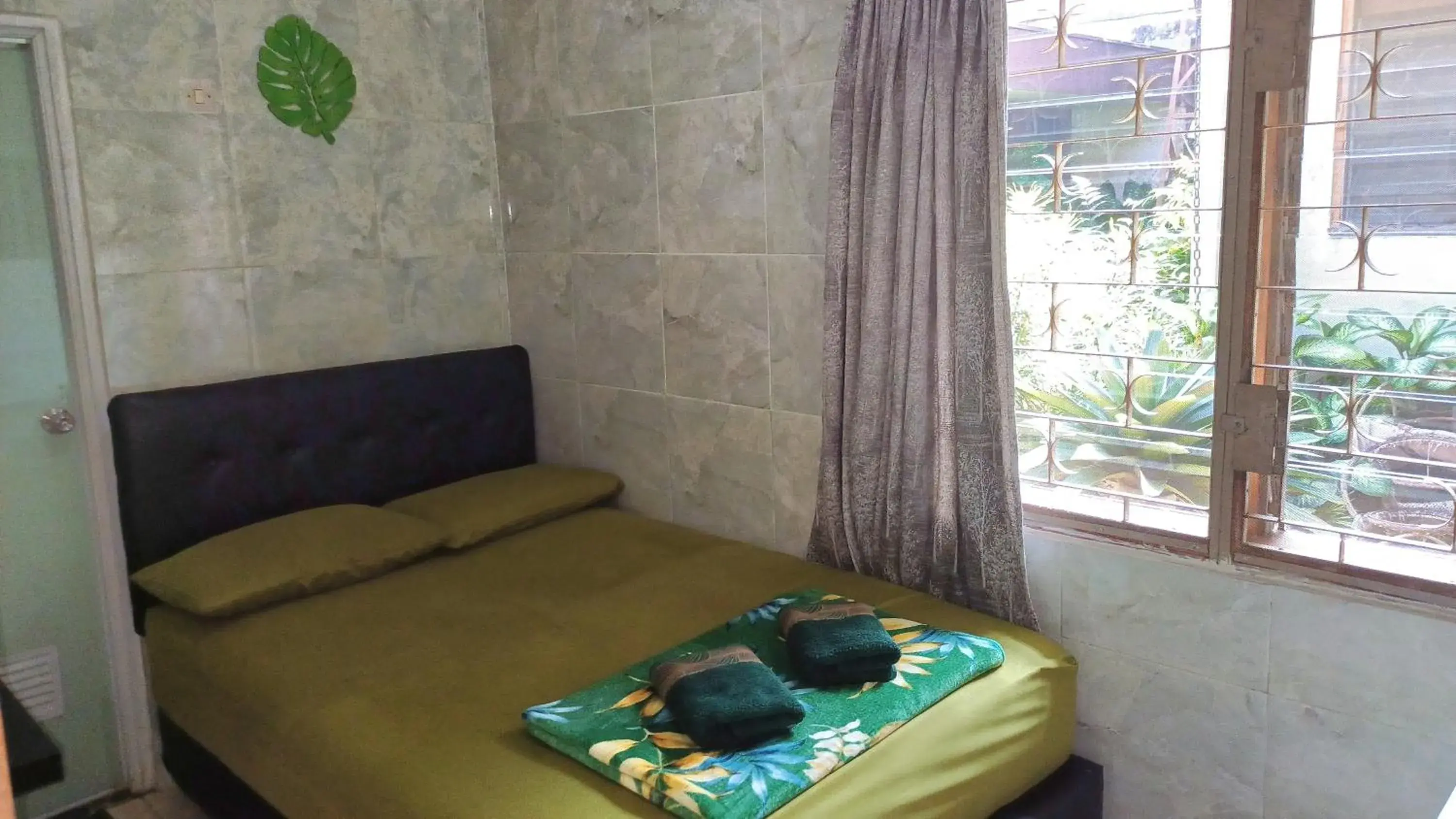 Budget Double Room in GIO Guesthouse Bogor Budget Double Room in GIO Guesthouse Bogor