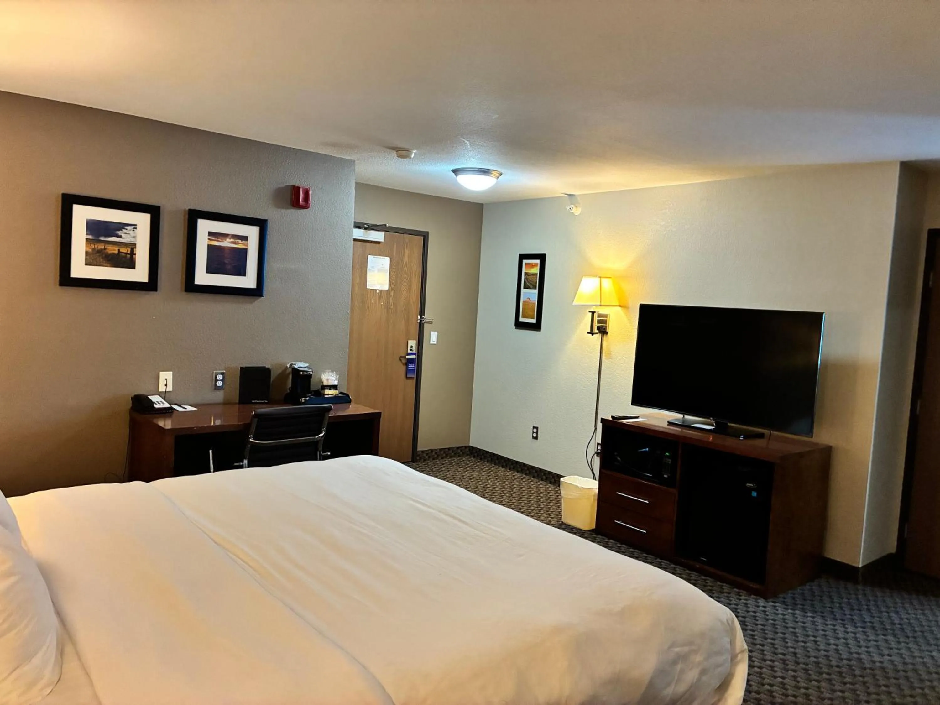 Evening entertainment, Bed in Comfort Inn & Suites Sterling