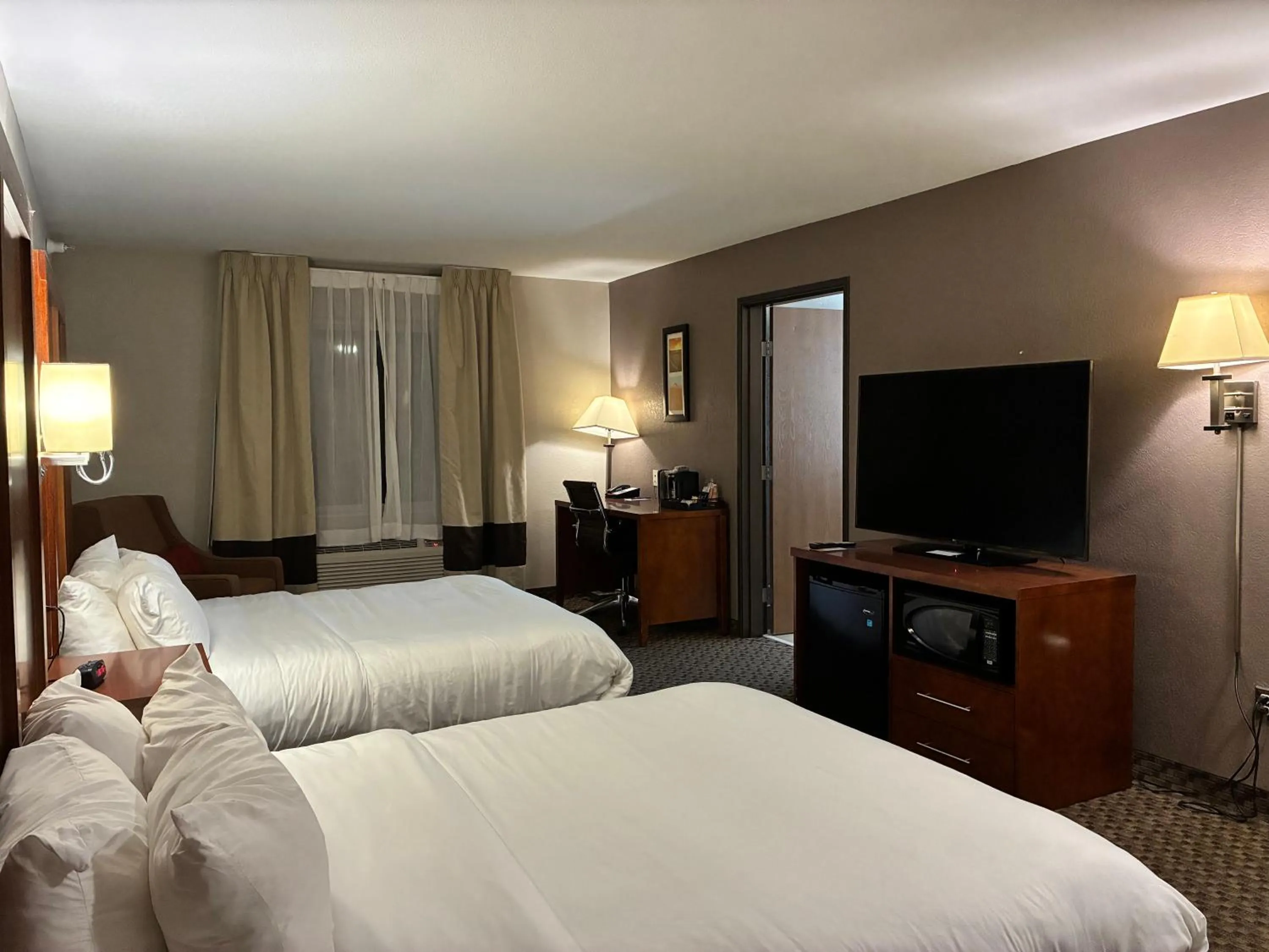 Evening entertainment, Bed in Comfort Inn & Suites Sterling