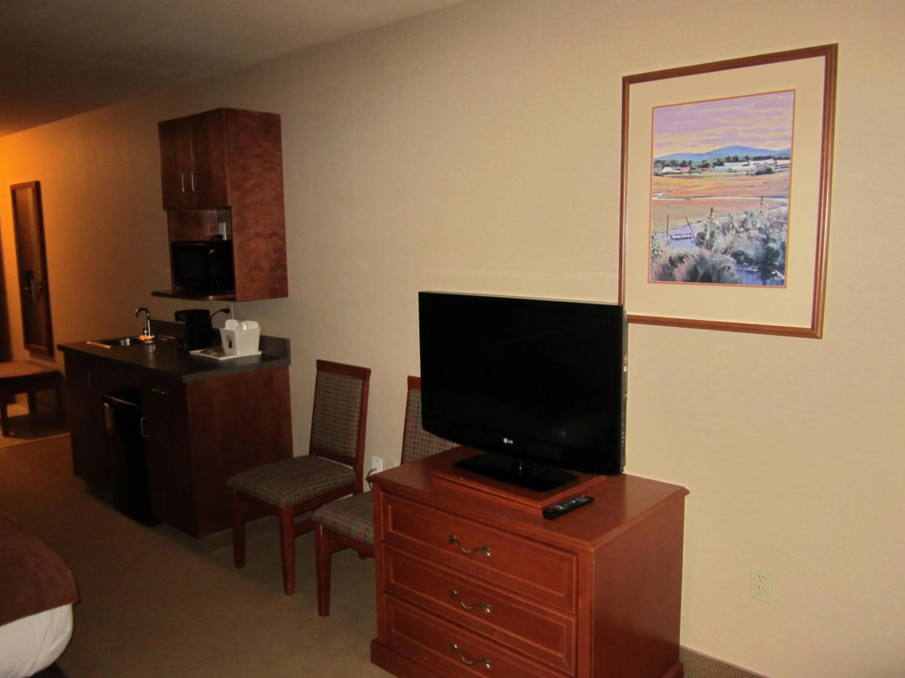 TV and multimedia in Super 8 by Wyndham Fort Nelson BC