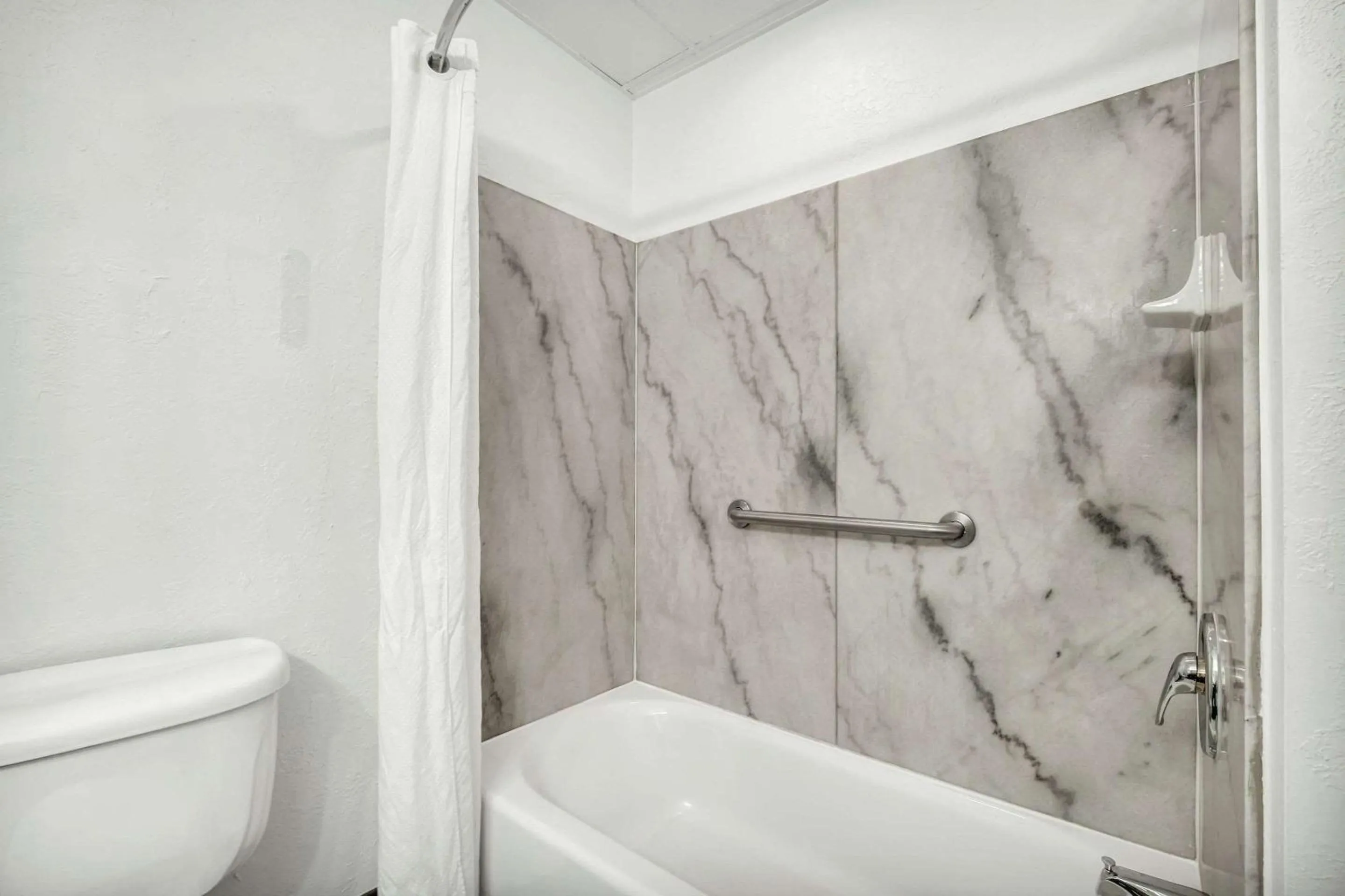 Bedroom in Country Inn & Suites by Radisson, Oklahoma City at Northwest Expressway, OK