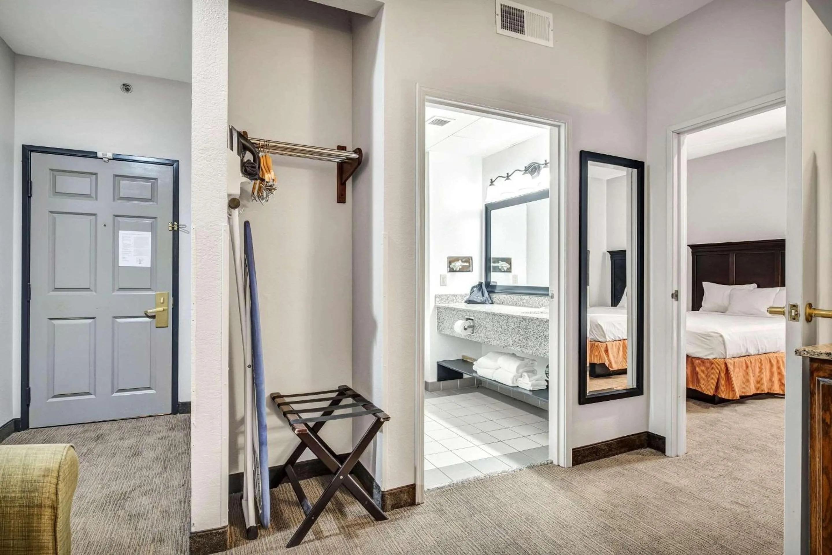 Bedroom, Bed in Country Inn & Suites by Radisson, Oklahoma City at Northwest Expressway, OK