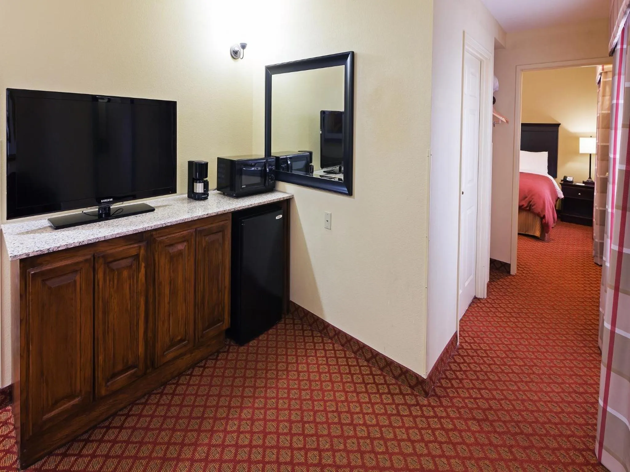 TV and multimedia in Country Inn & Suites by Radisson, Oklahoma City at Northwest Expressway, OK