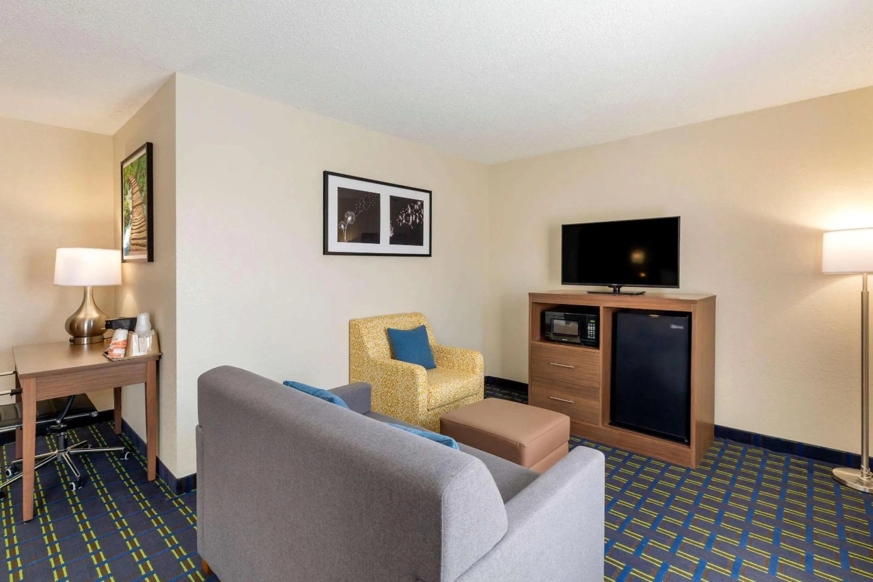 Photo of the whole room in Quality Inn