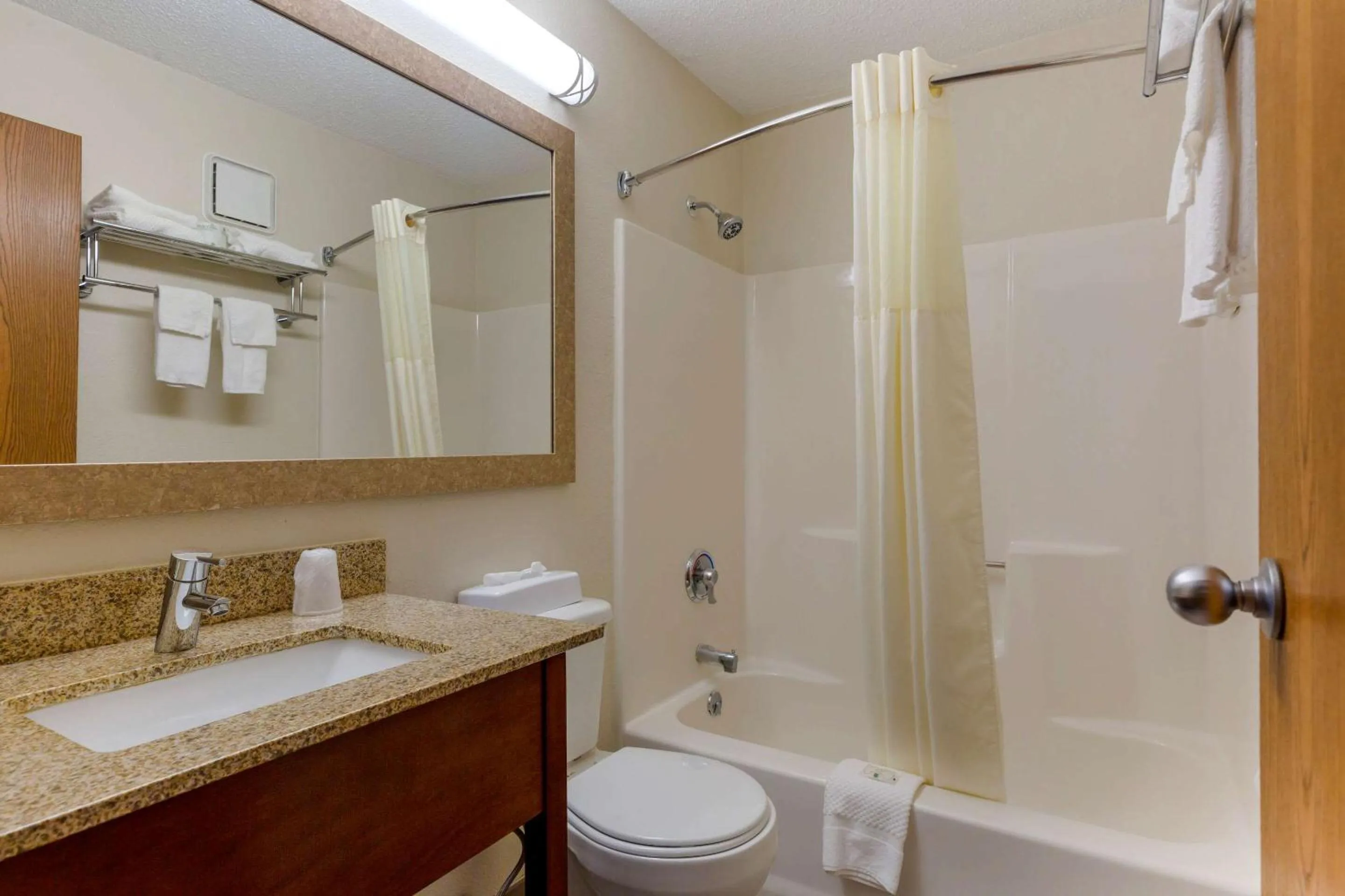 Bathroom in Quality Inn