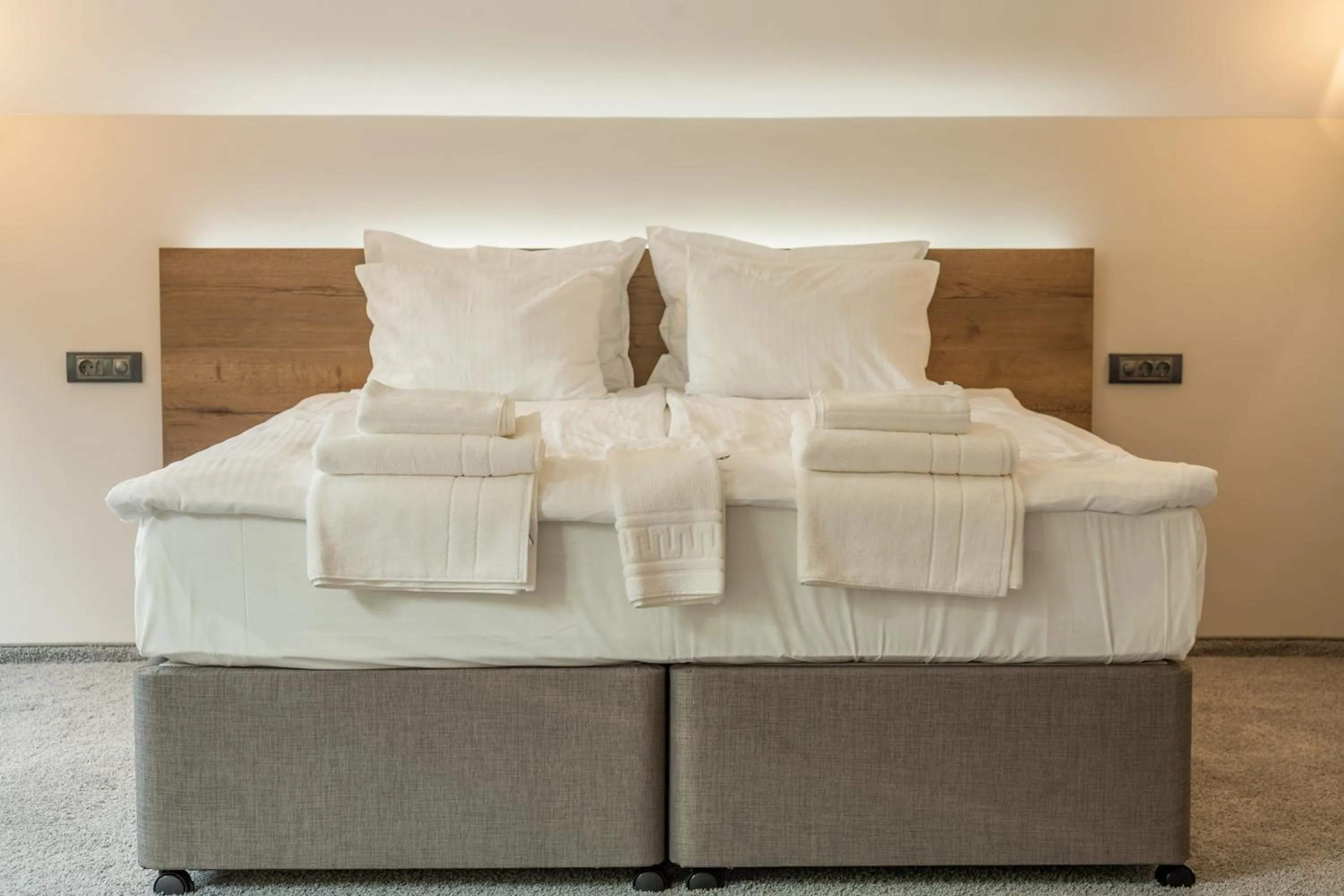 Photo of the whole room, Bed in Hugo Hotel