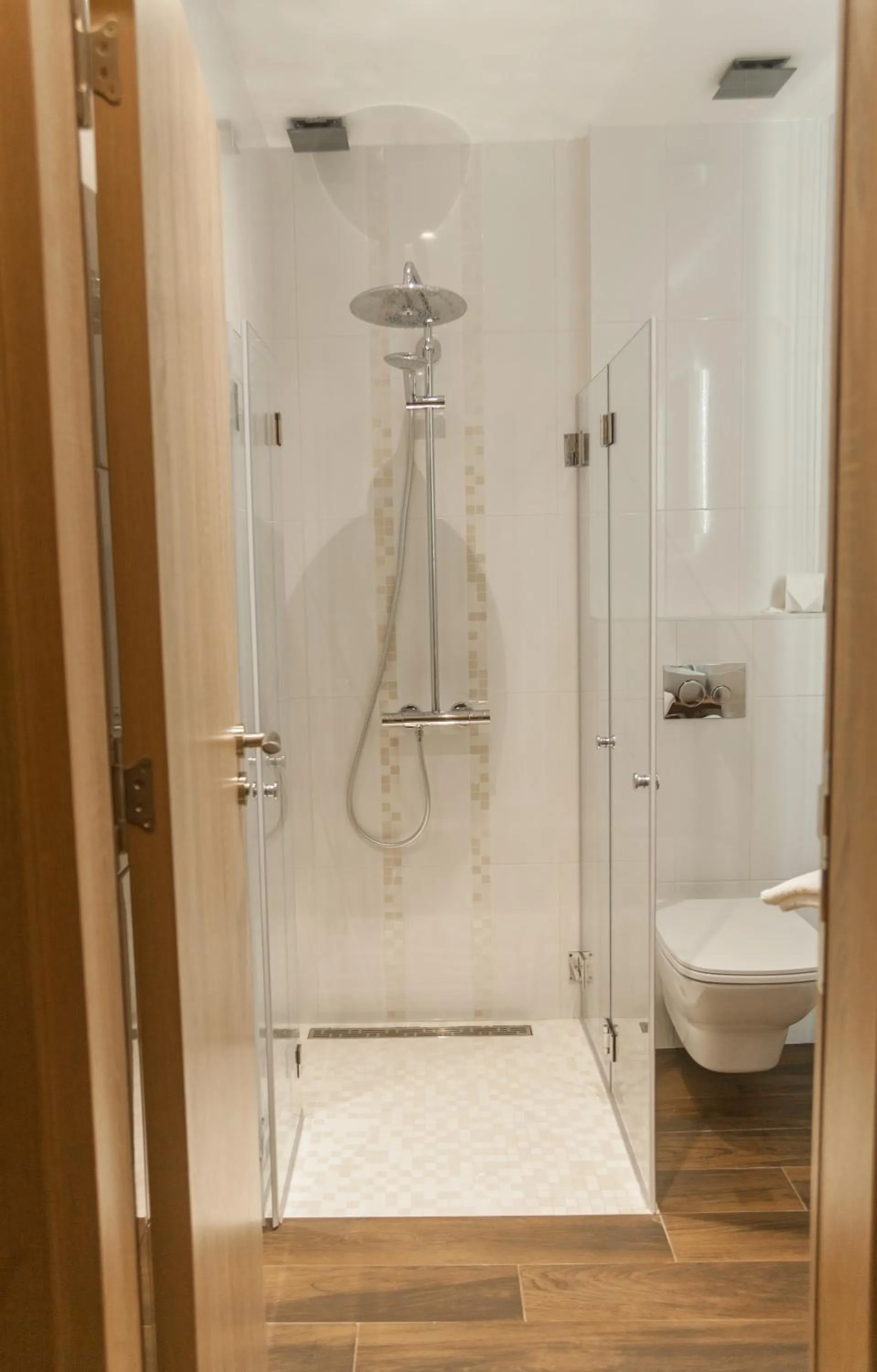 Shower in Hugo Hotel