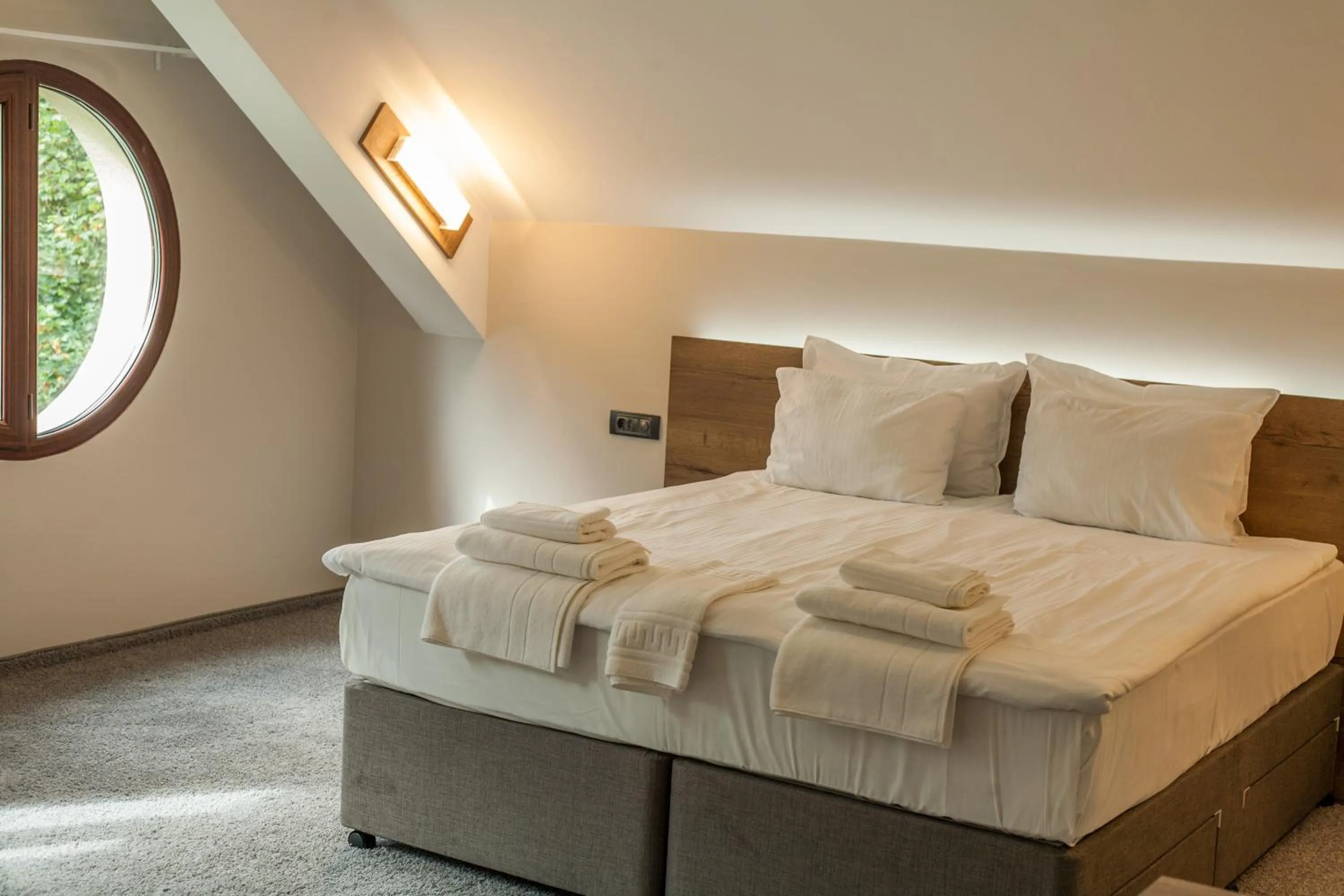 Photo of the whole room, Bed in Hugo Hotel