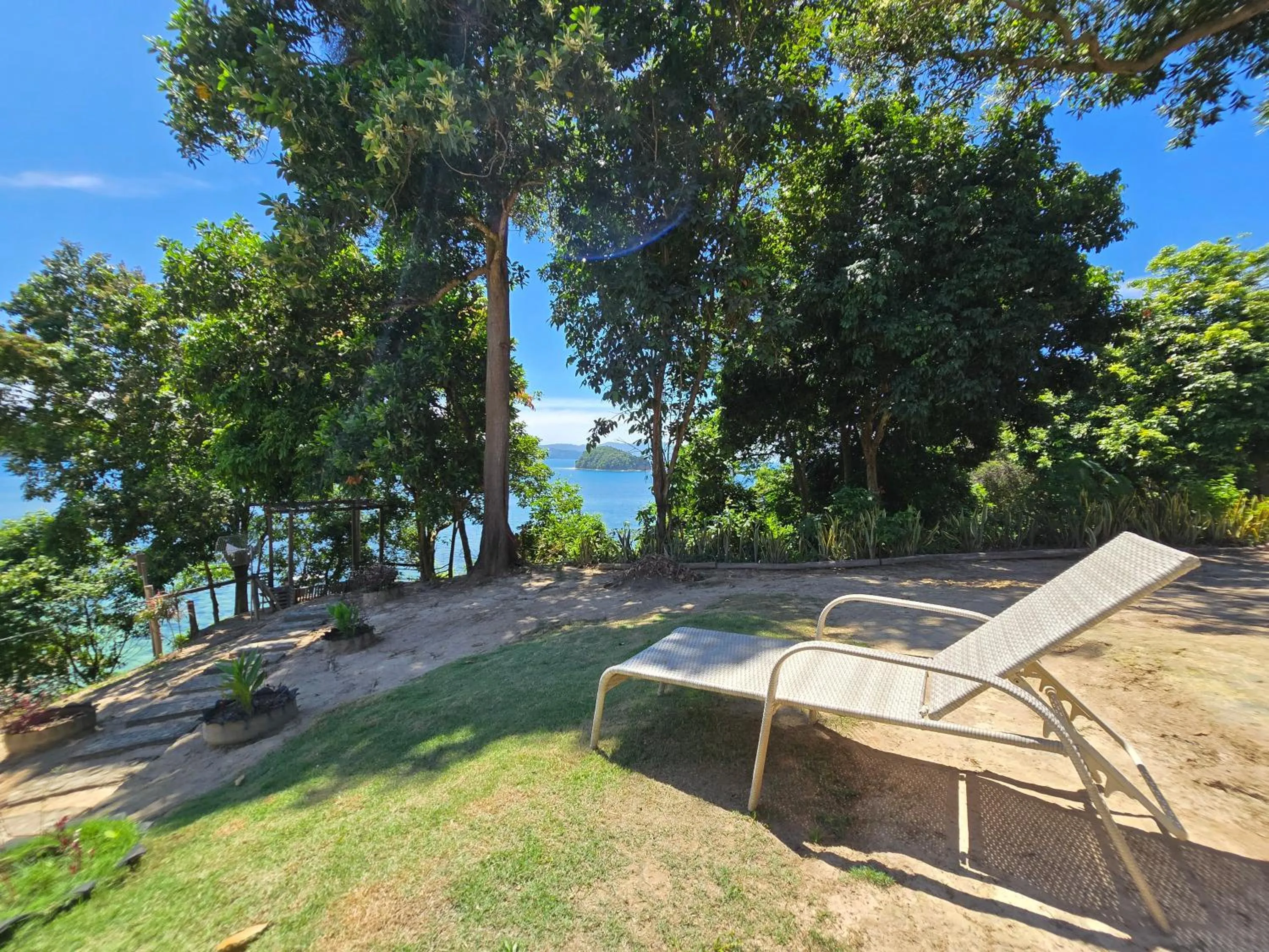 Garden in Bigfin beach resort