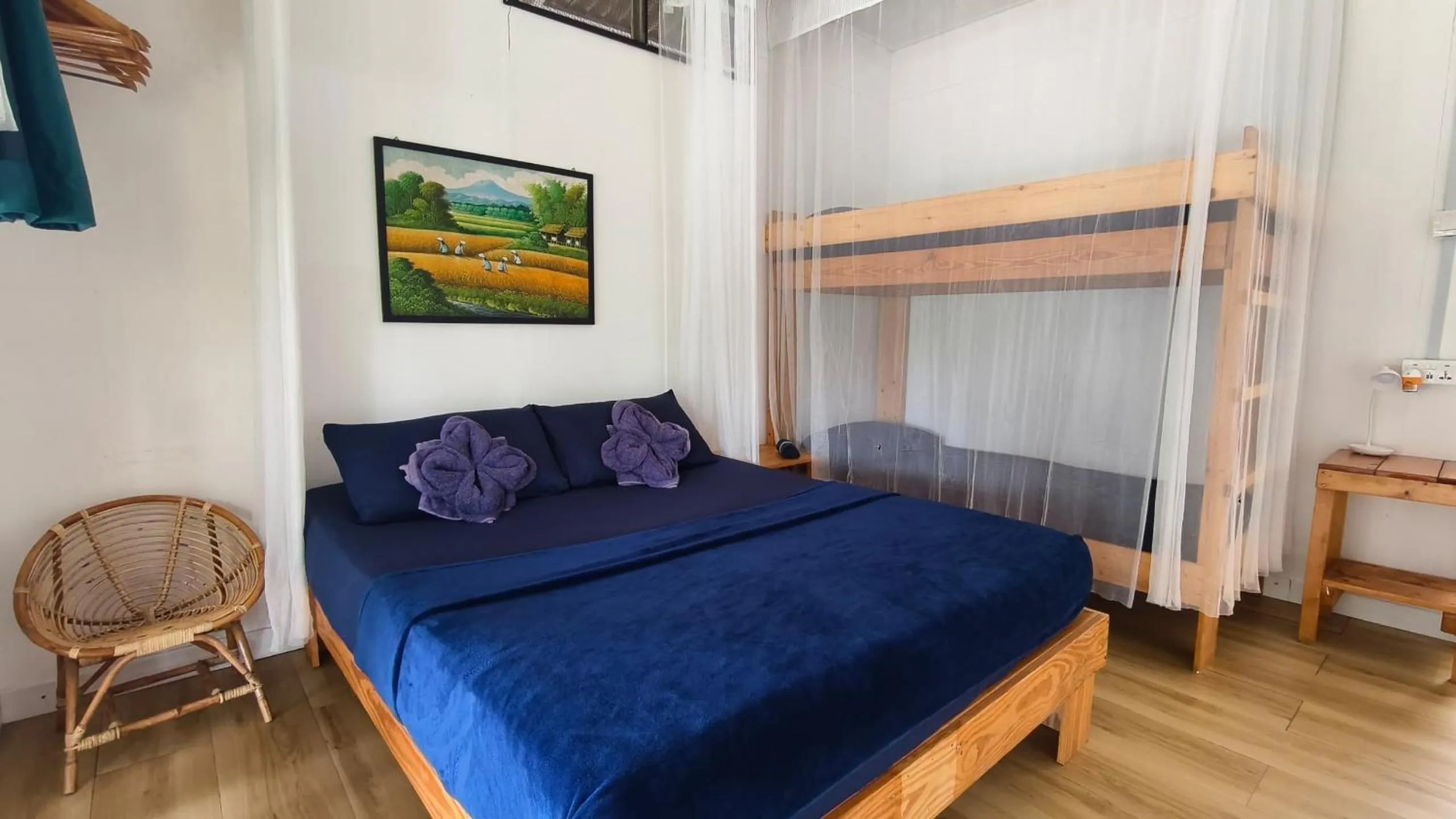 Bedroom, Bed in Bigfin beach resort