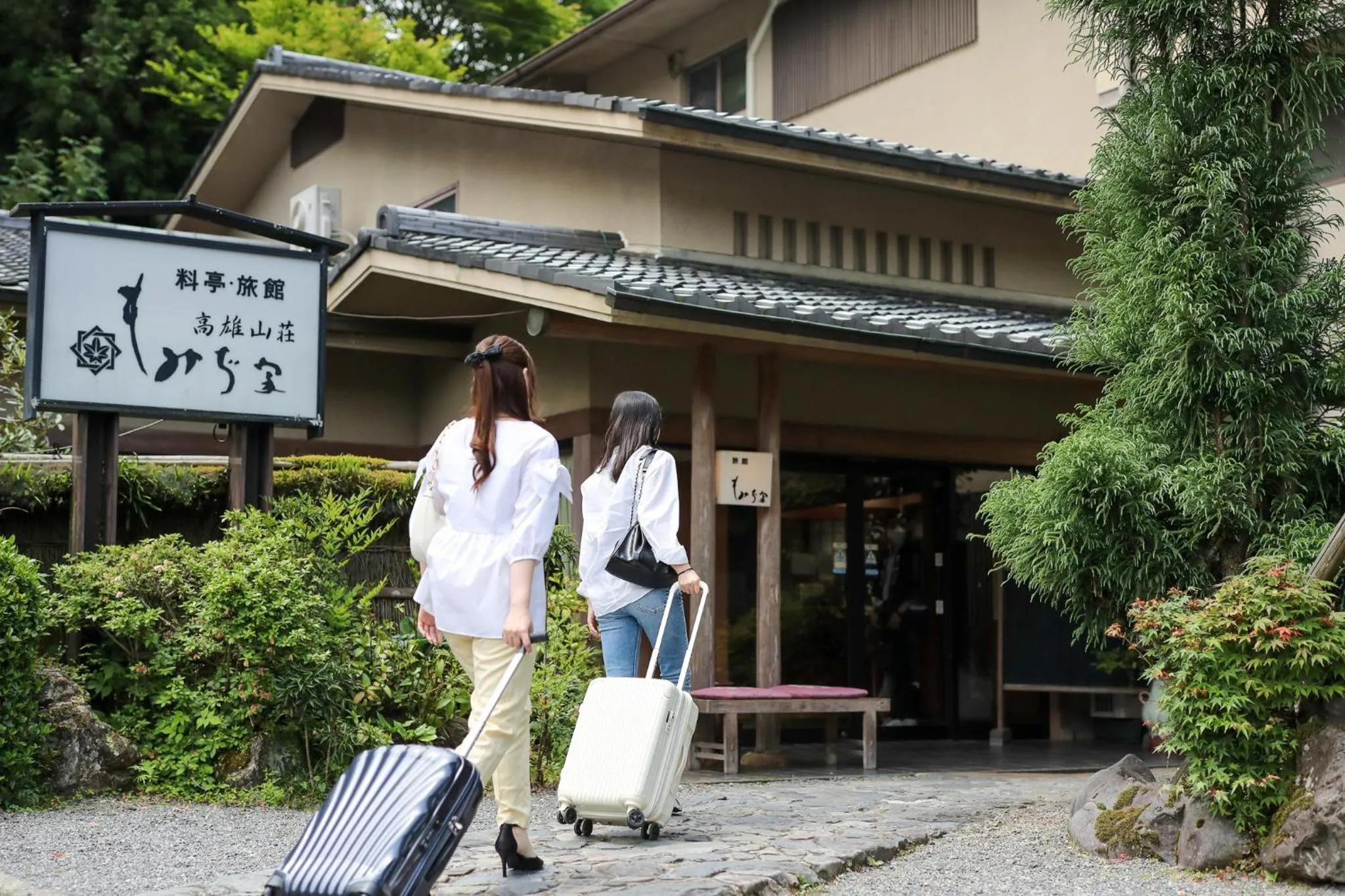 Property building in Momijiya Honkan Takaosansou