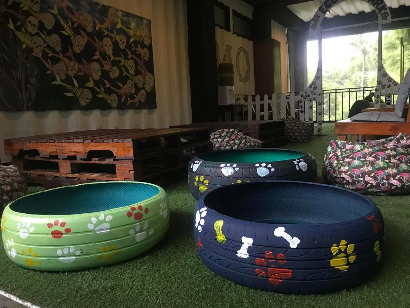 Pets in Containers by Eco Hotels