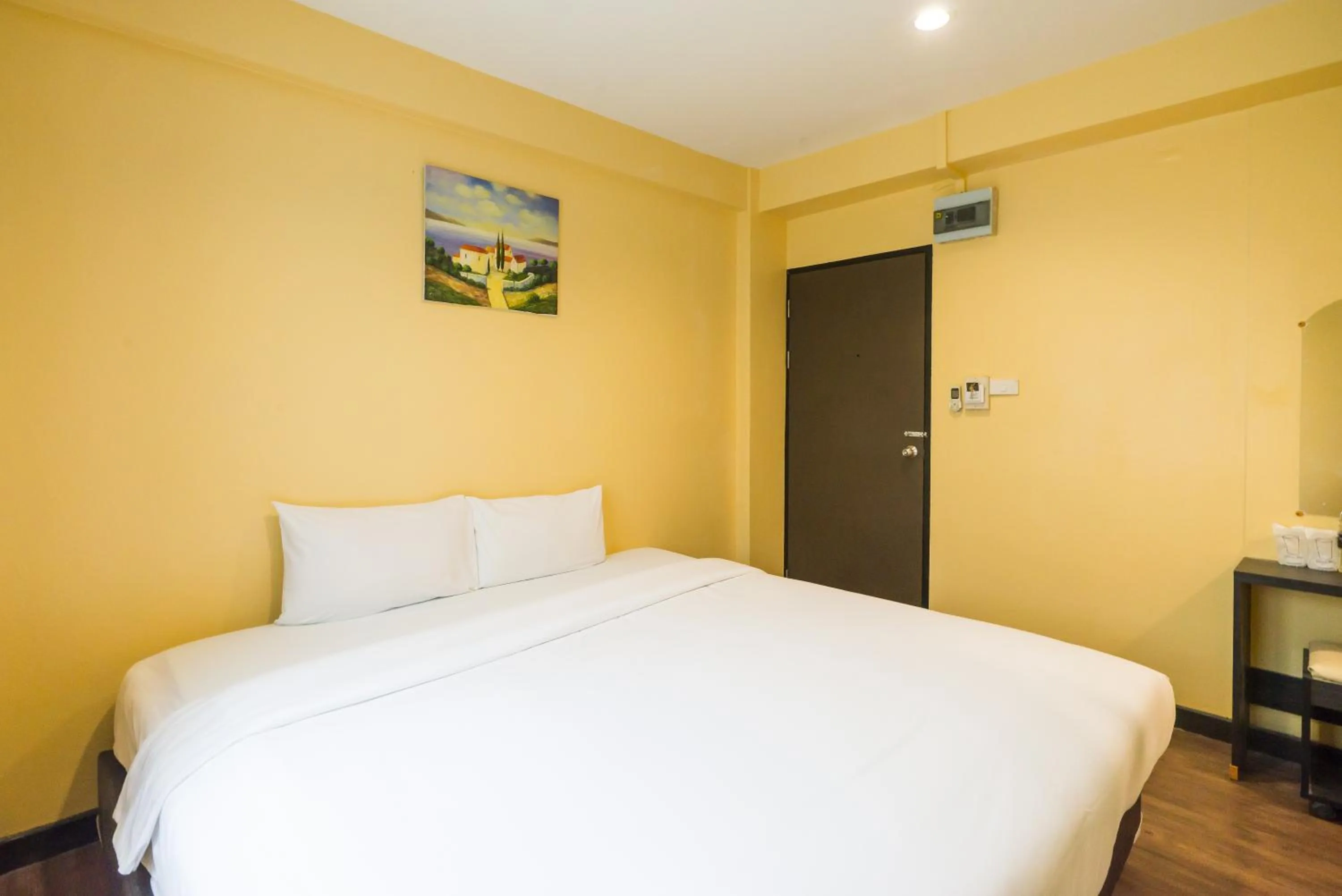 Bedroom, Bed in The Corner Ratchada