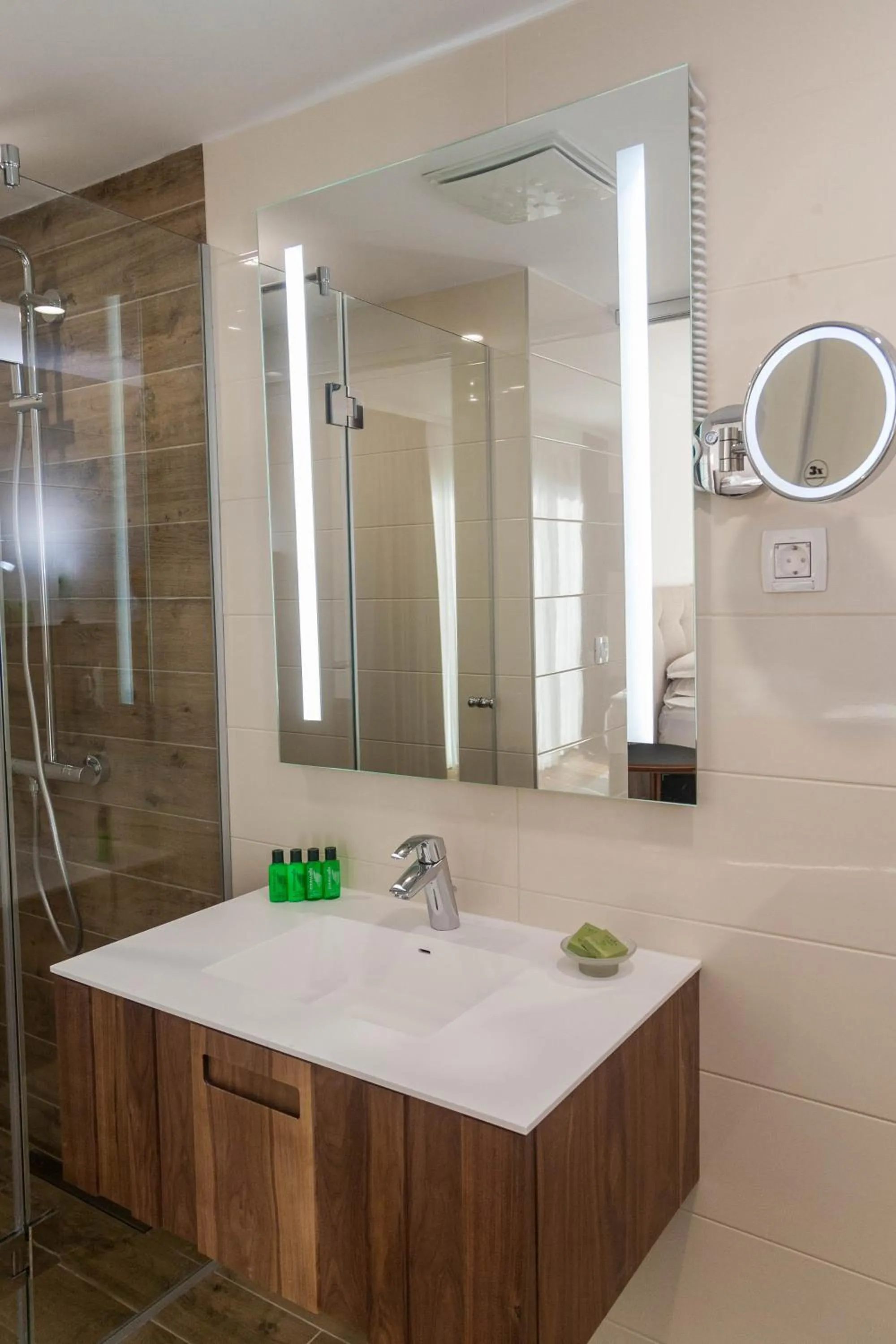 Bathroom in Amiral Hotel