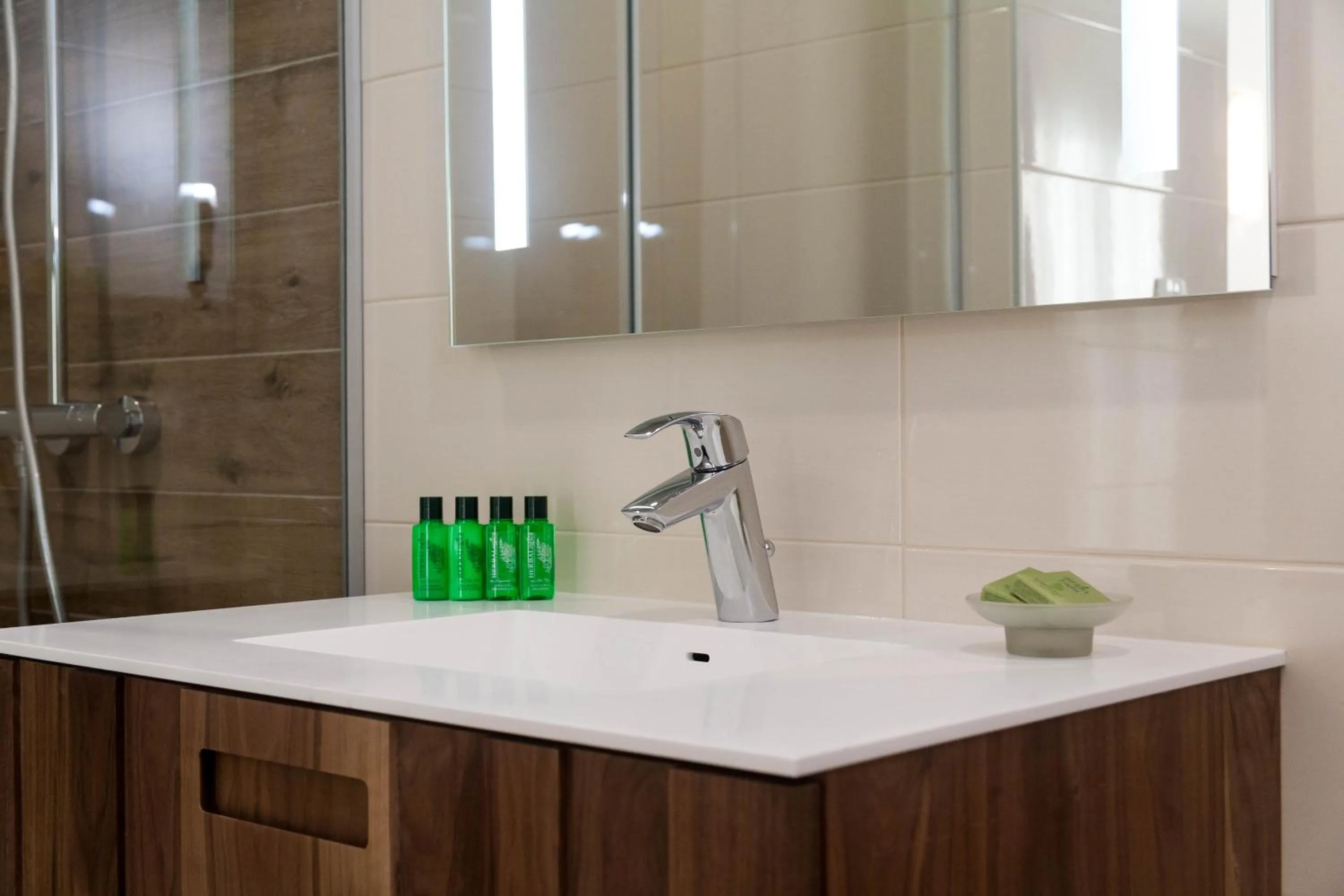 Bathroom in Amiral Hotel