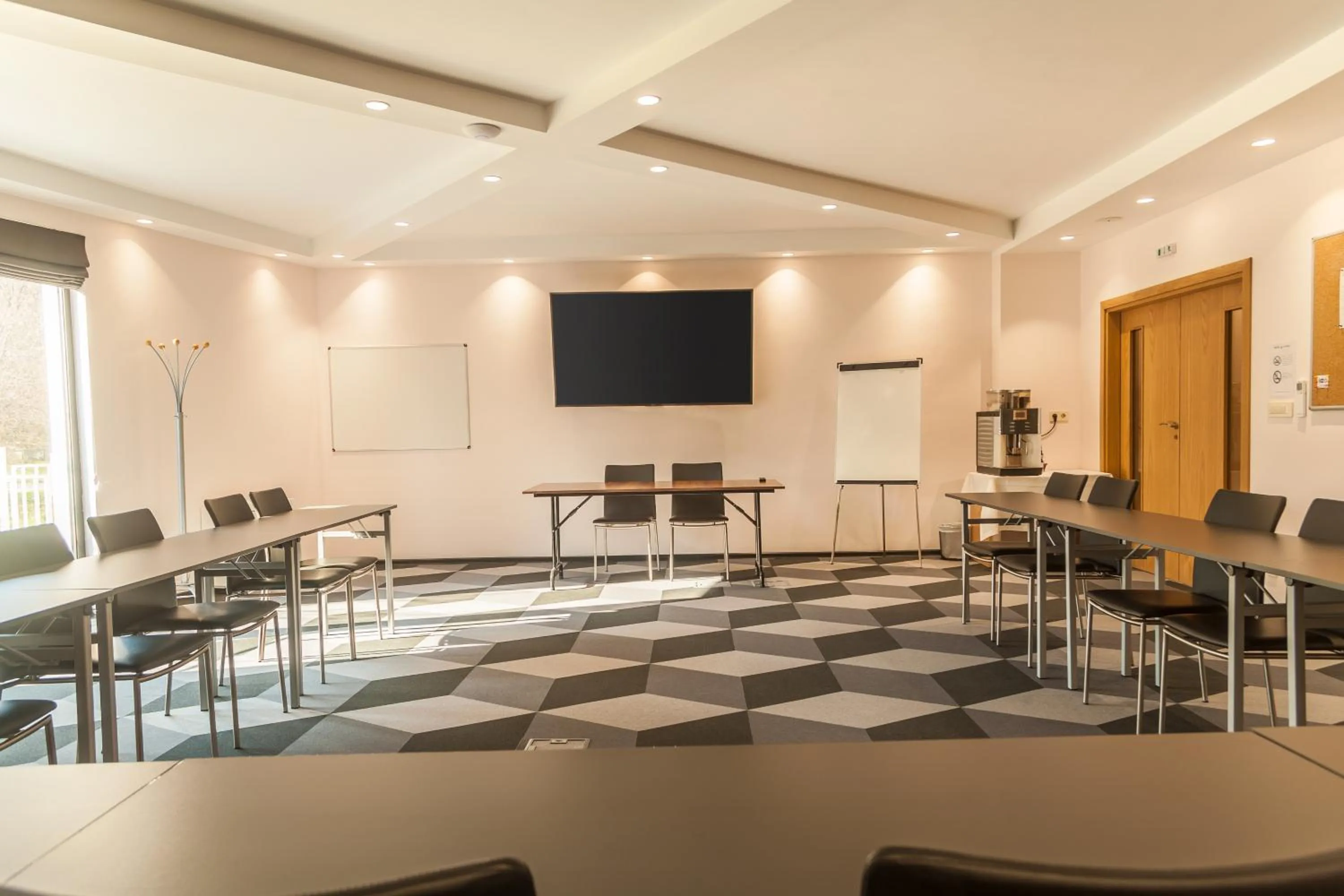 Business facilities in Amiral Hotel