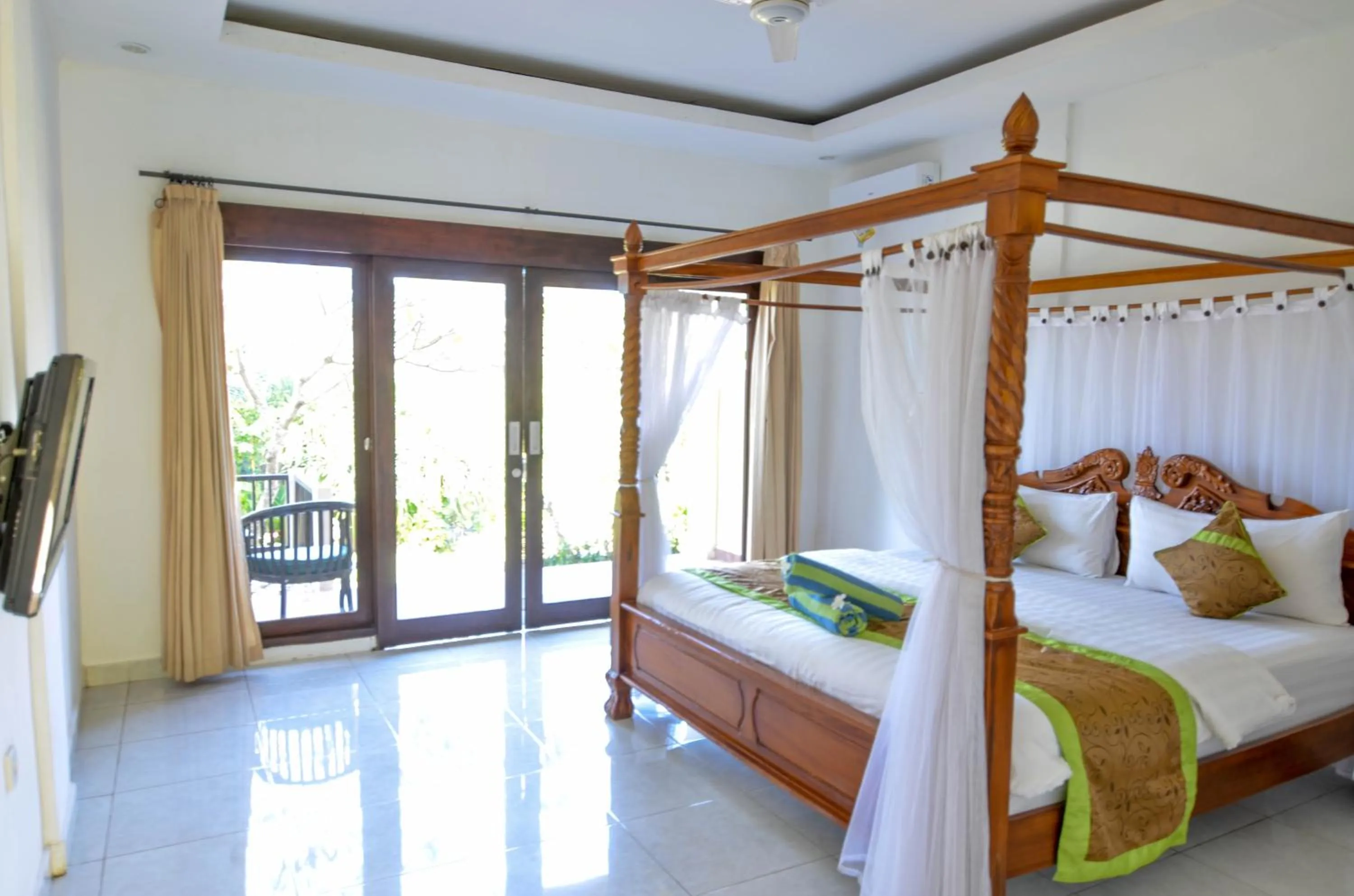 Bedroom, Bed in Tamarind Beach Bungalow