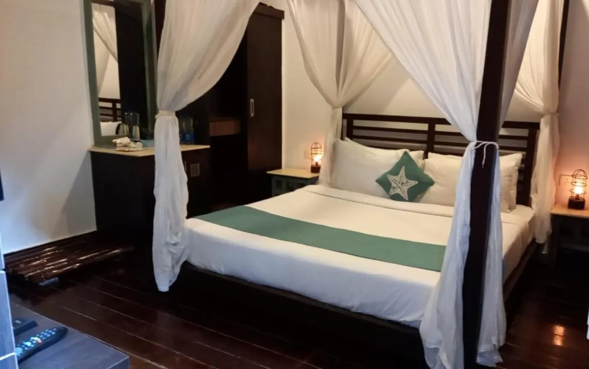 Photo of the whole room, Bed in SinQ Beach Morjim