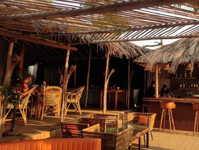 Restaurant/places to eat in SinQ Beach Morjim