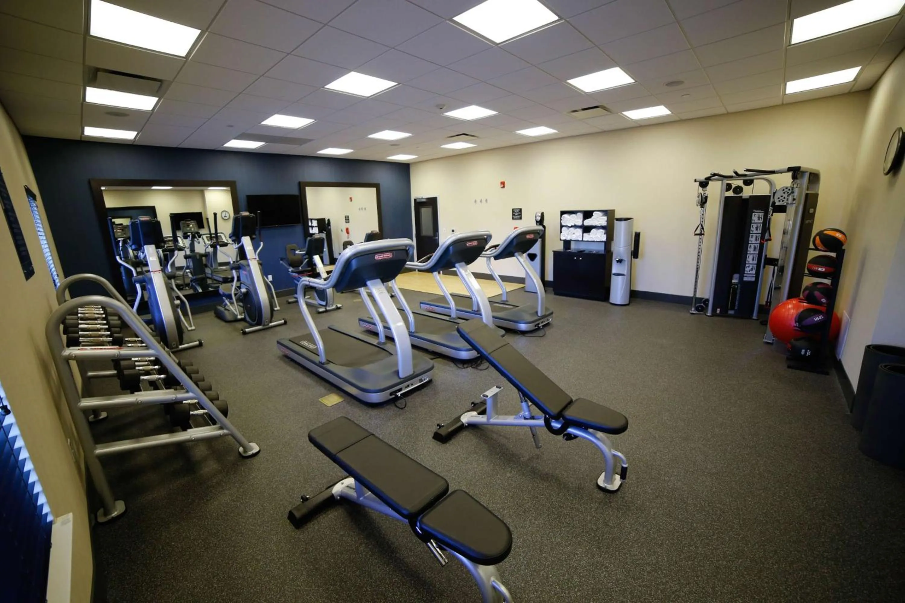 Fitness centre/facilities in Hampton Inn & Suites Forest City