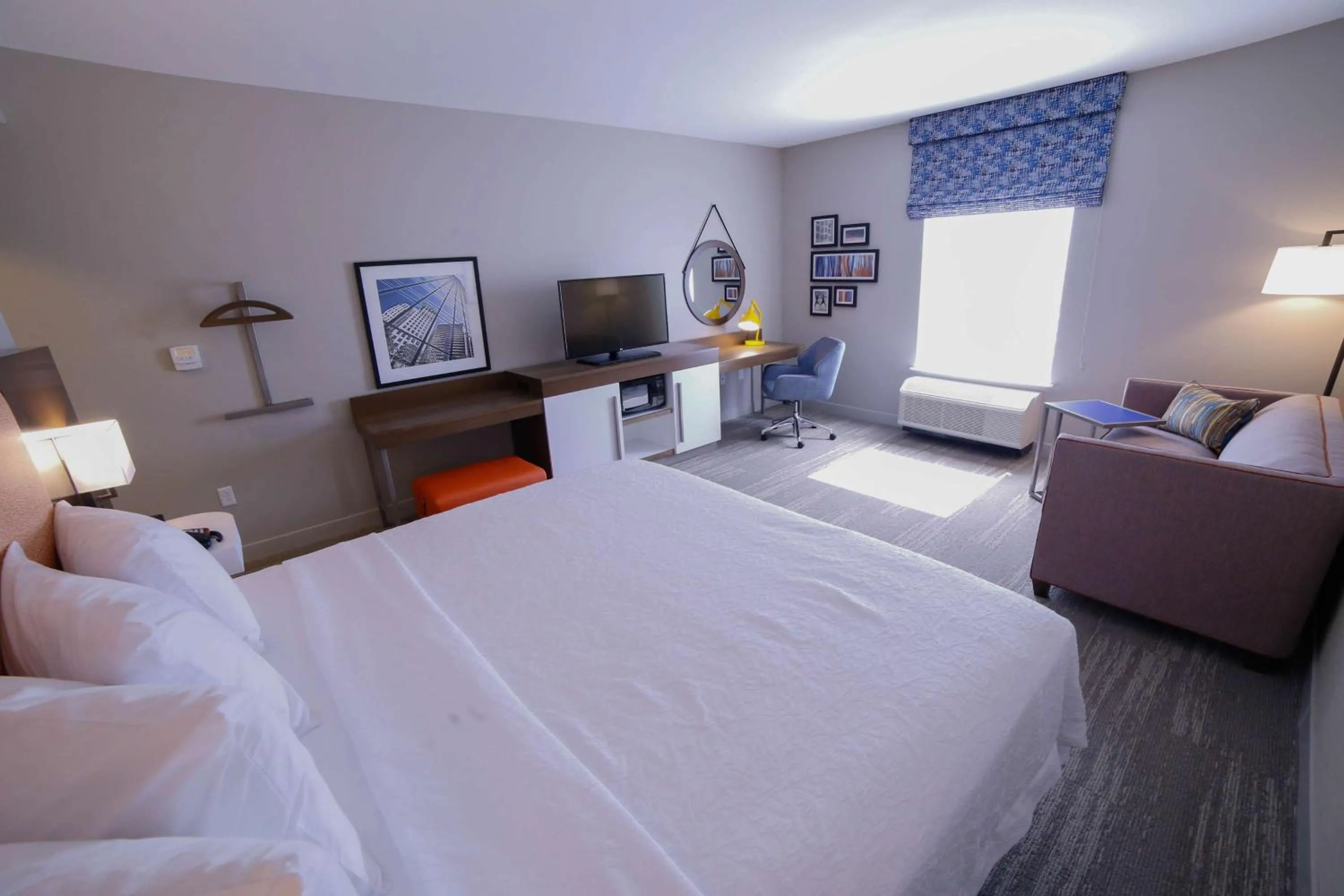 Bedroom, Bed in Hampton Inn & Suites Forest City